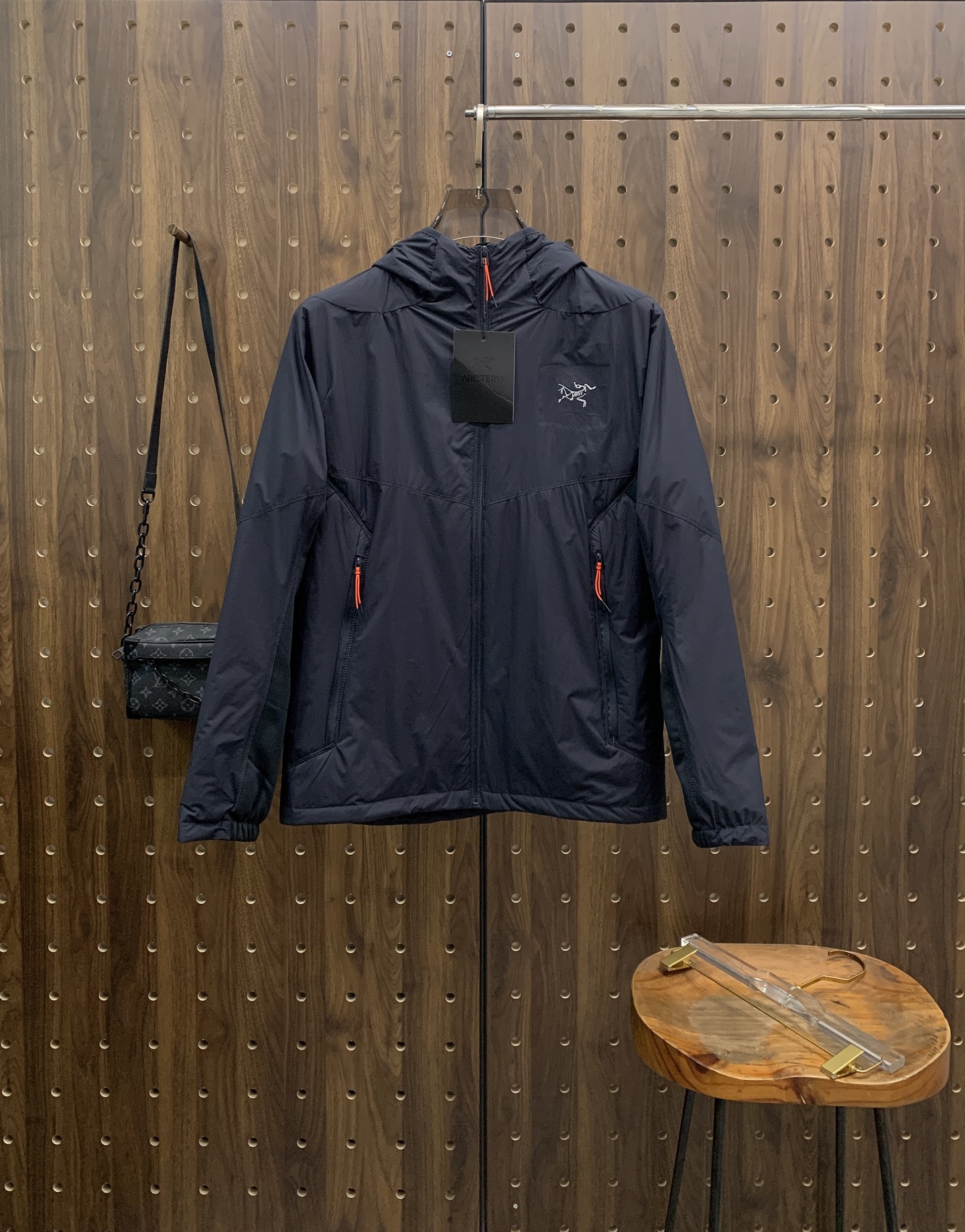 P始祖鸟棉服25ss早秋【新品】秋冬专柜新款休闲棉服外套！超前卫设计风格 细腻舒适 穿着非常轻便不易起皱