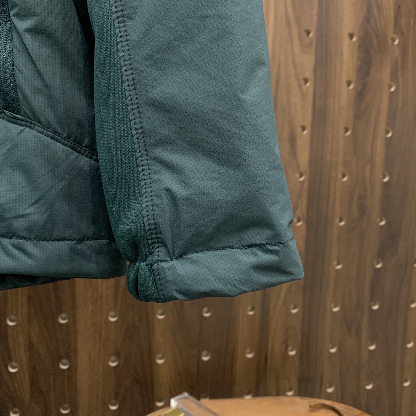 P始祖鸟棉服25ss早秋【新品】秋冬专柜新款休闲棉服外套！超前卫设计风格 细腻舒适 穿着非常轻便不易起皱