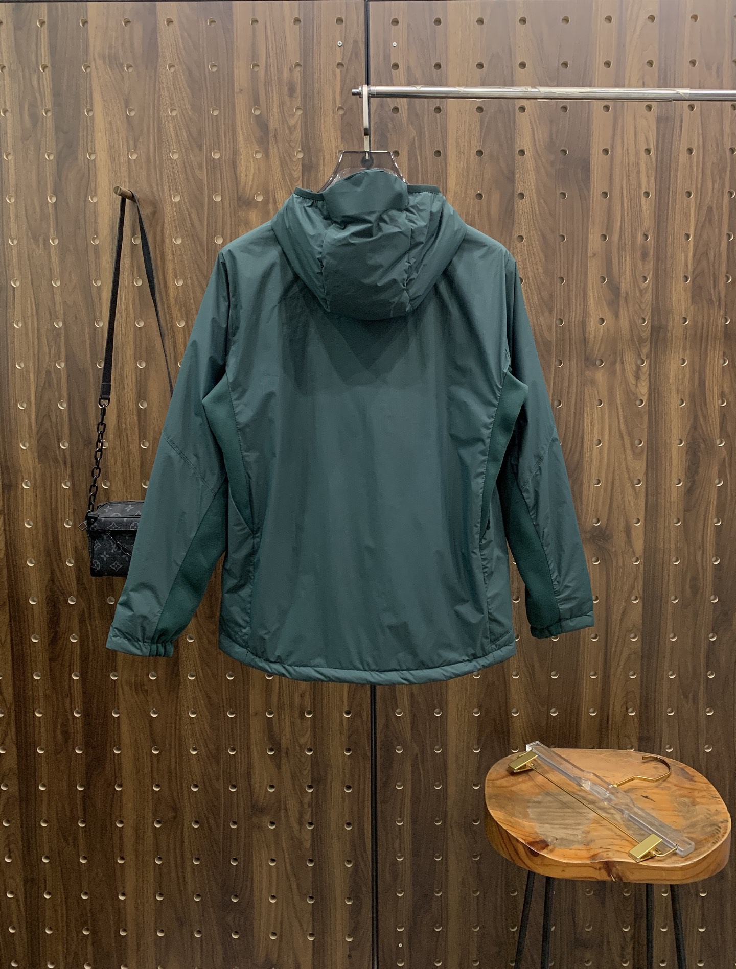 P始祖鸟棉服25ss早秋【新品】秋冬专柜新款休闲棉服外套！超前卫设计风格 细腻舒适 穿着非常轻便不易起皱