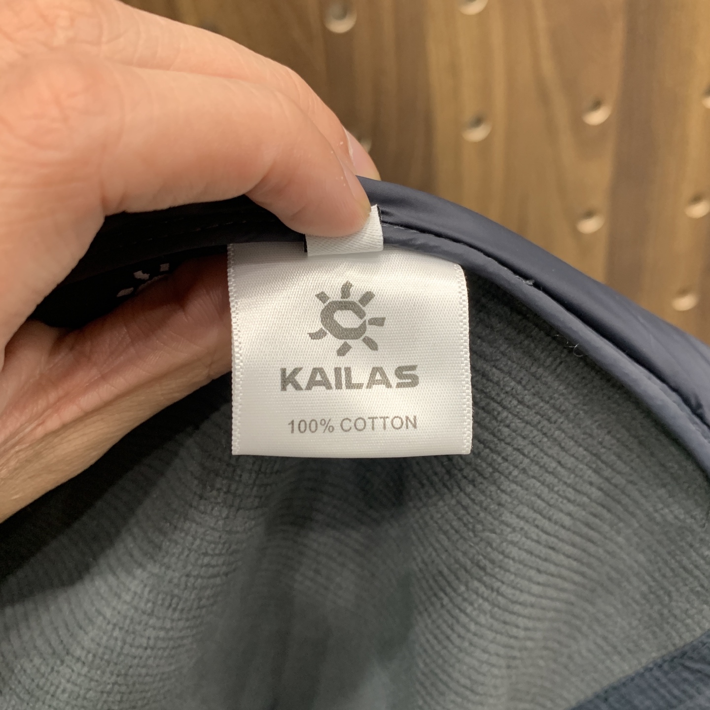 P凯乐石棉服25ss早秋【新品】秋冬专柜新款休闲棉服外套！超前卫设计风格 细腻舒适 穿着非常轻便不易起皱