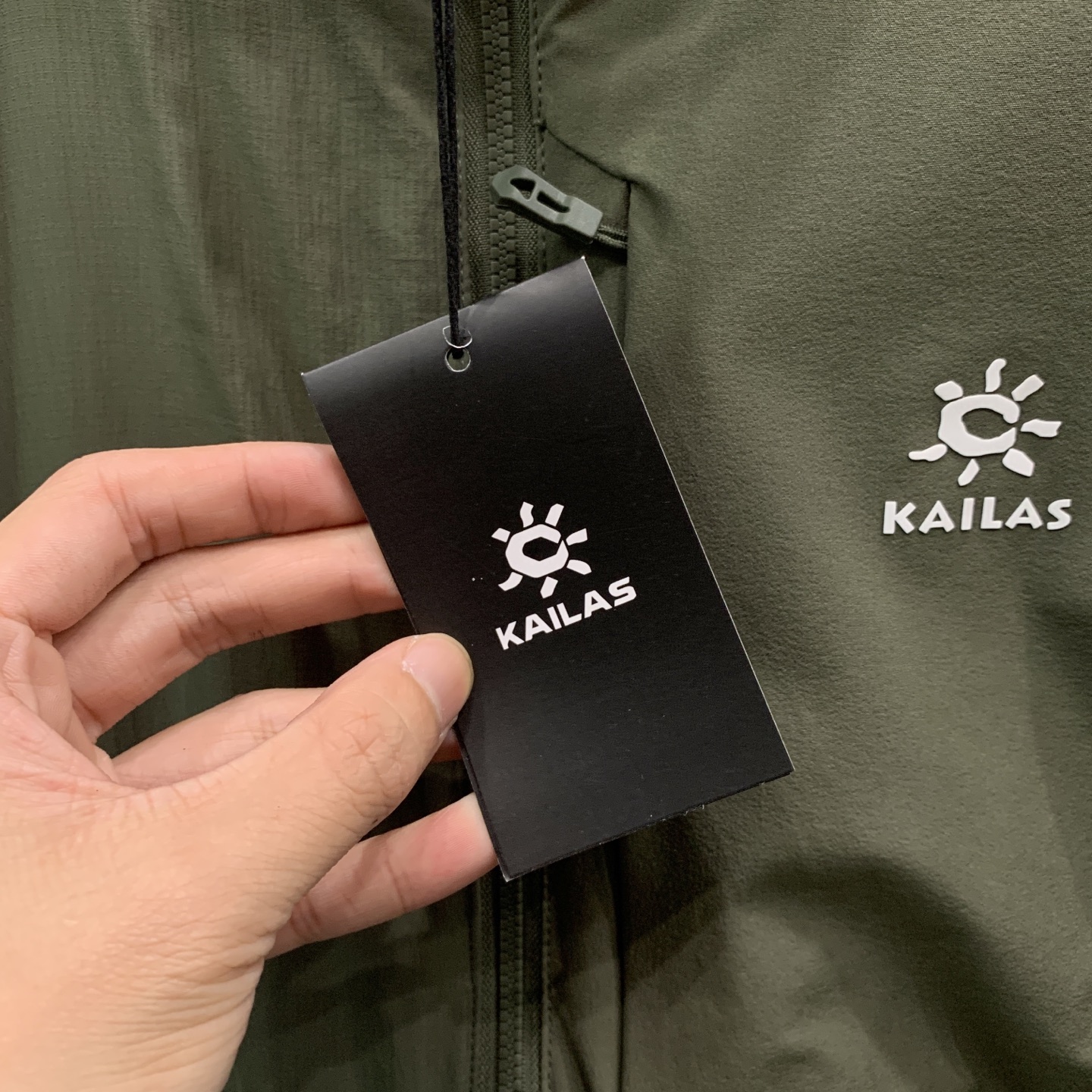 P凯乐石棉服25ss早秋【新品】秋冬专柜新款休闲棉服外套！超前卫设计风格 细腻舒适 穿着非常轻便不易起皱