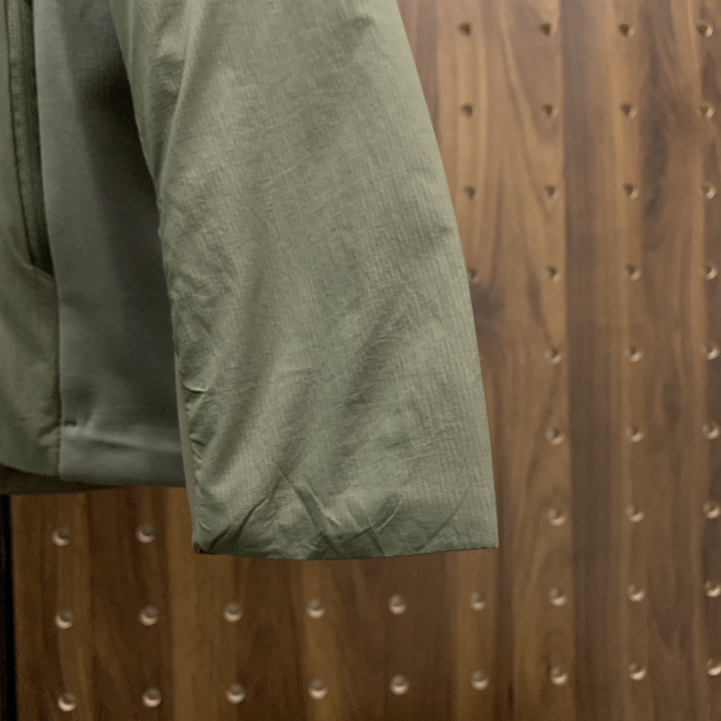 P凯乐石棉服25ss早秋【新品】秋冬专柜新款休闲棉服外套！超前卫设计风格 细腻舒适 穿着非常轻便不易起皱