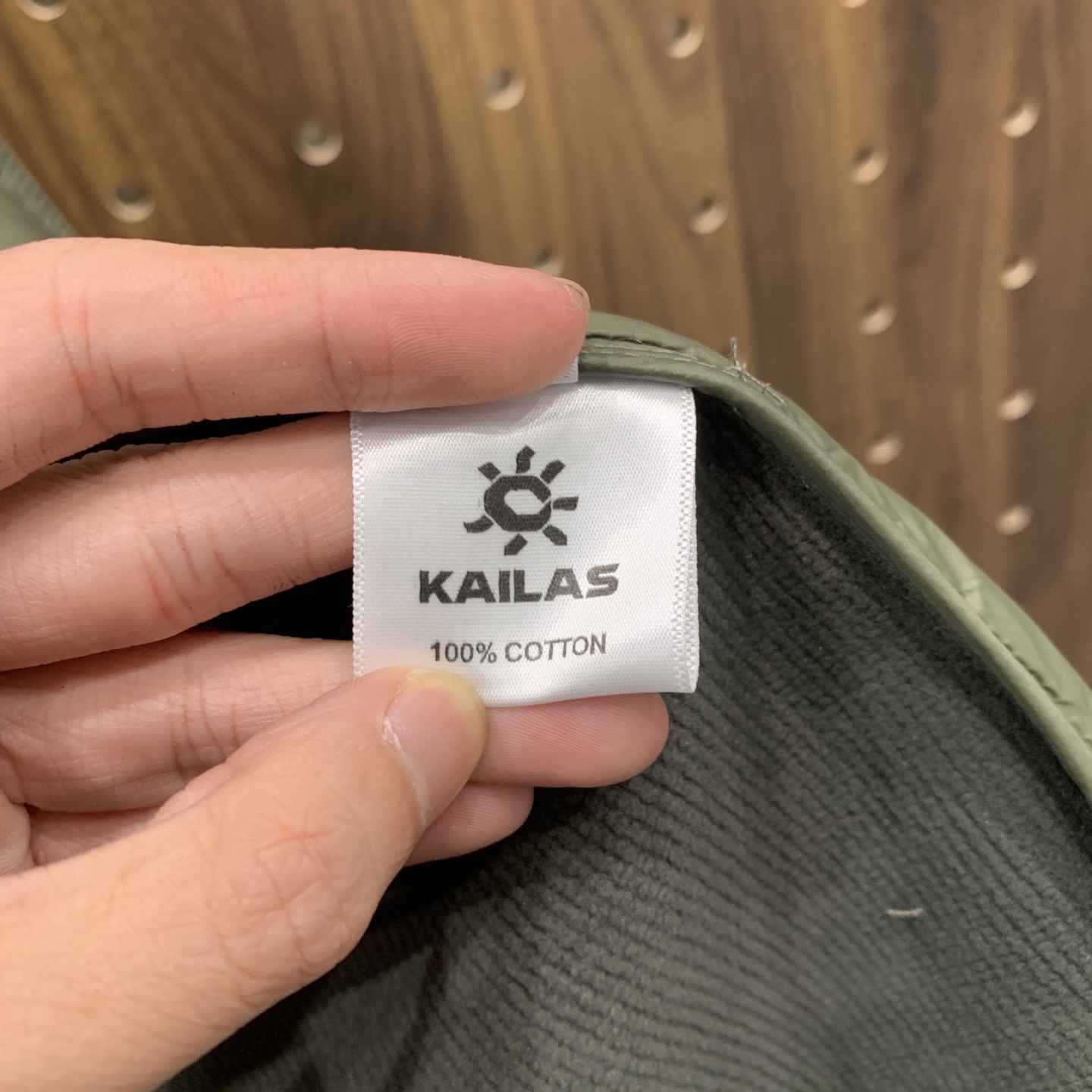 P凯乐石棉服25ss早秋【新品】秋冬专柜新款休闲棉服外套！超前卫设计风格 细腻舒适 穿着非常轻便不易起皱