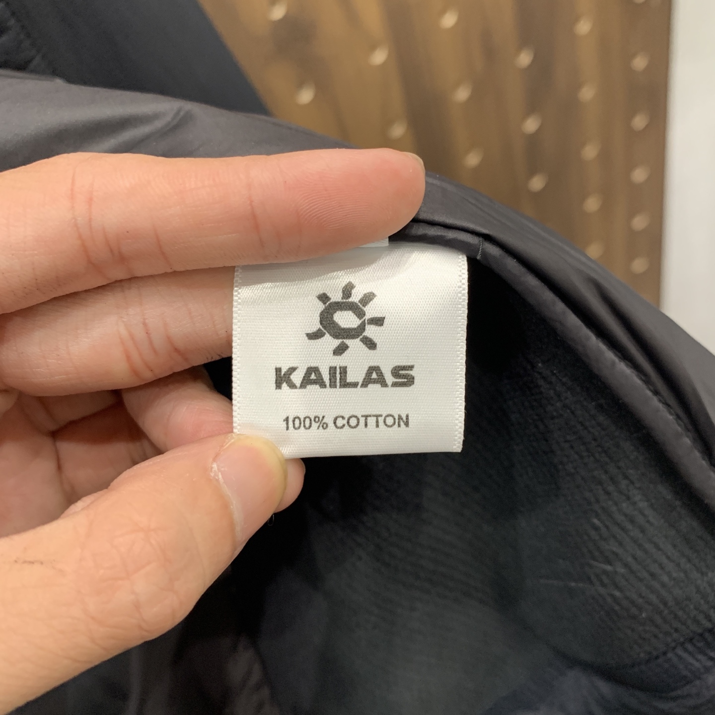 P凯乐石棉服25ss早秋【新品】秋冬专柜新款休闲棉服外套！超前卫设计风格 细腻舒适 穿着非常轻便不易起皱