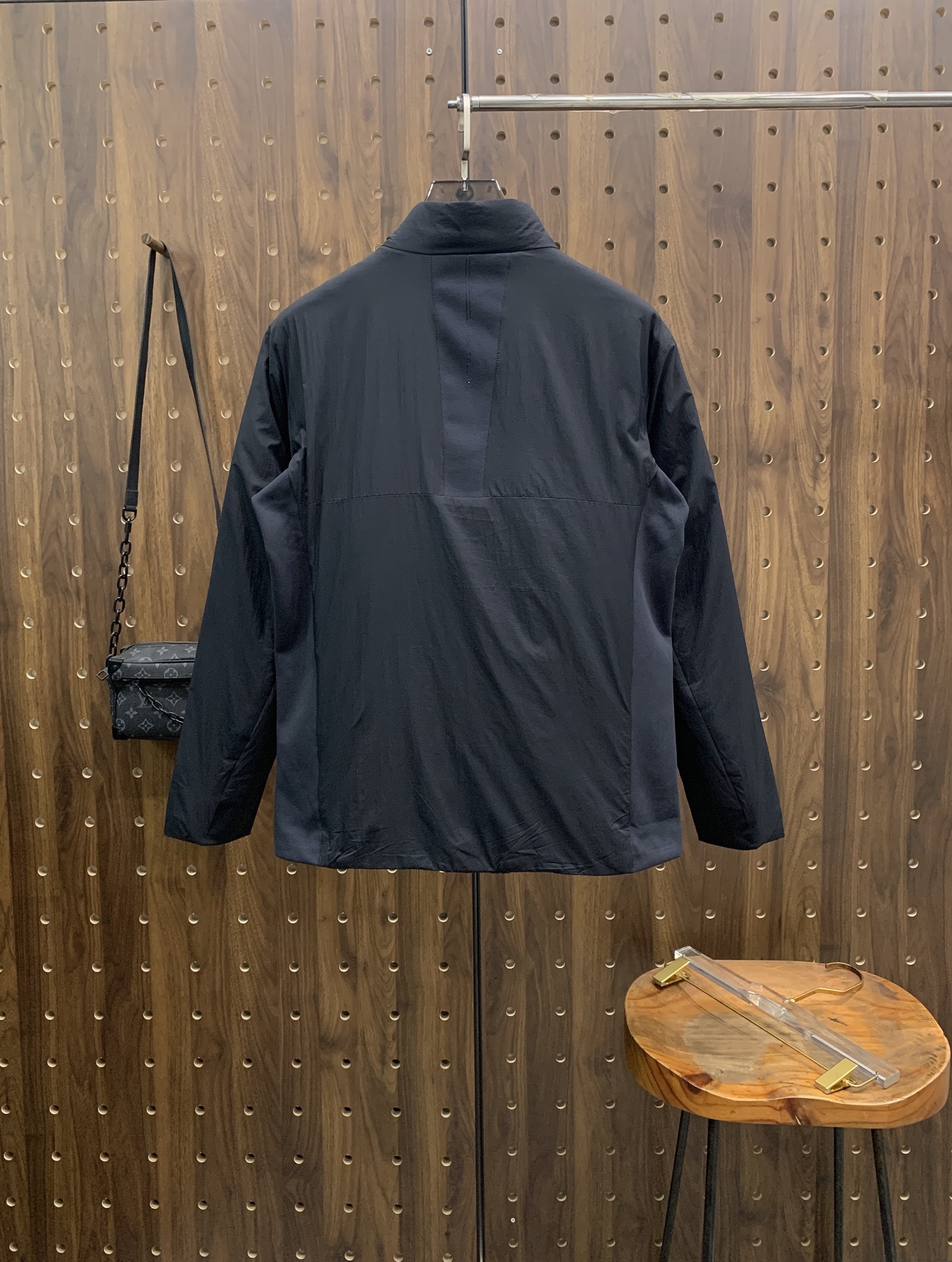 P凯乐石棉服25ss早秋【新品】秋冬专柜新款休闲棉服外套！超前卫设计风格 细腻舒适 穿着非常轻便不易起皱