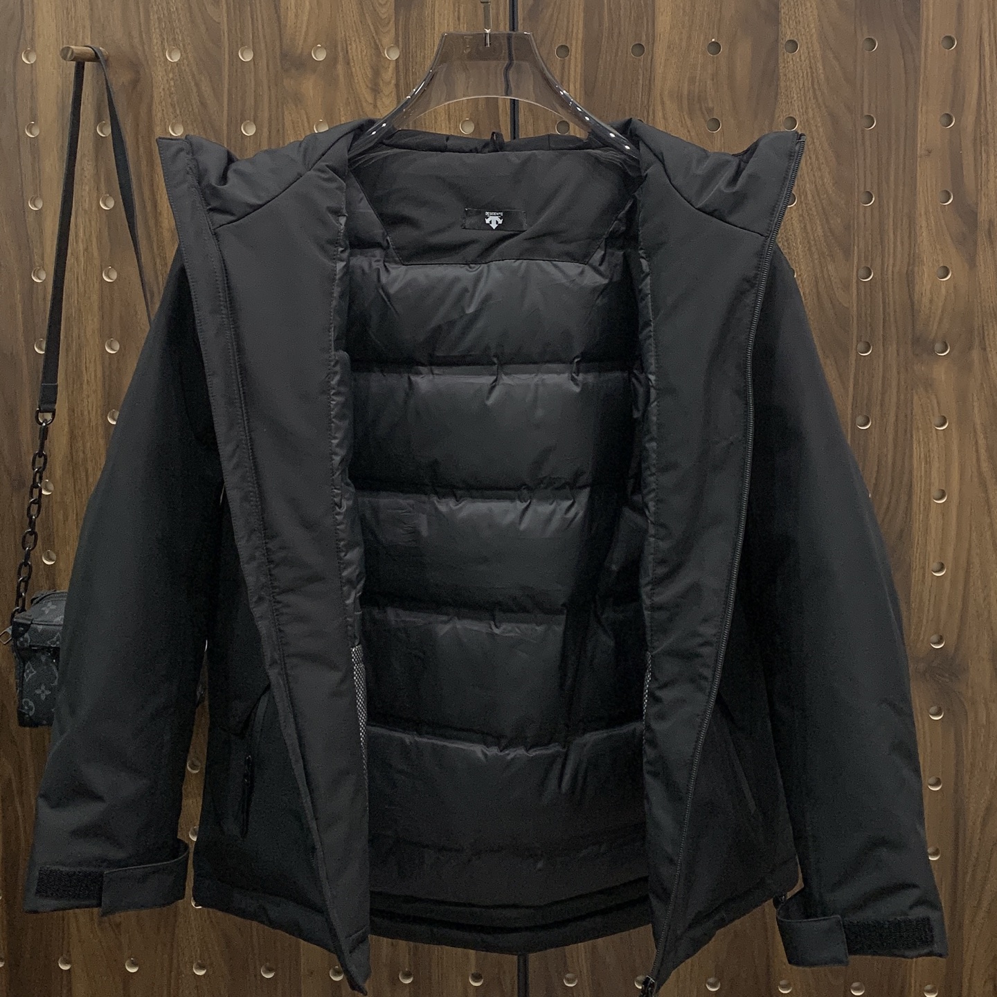 P迪桑特棉服25ss早秋【新品】秋冬专柜新款休闲棉服外套！超前卫设计风格 细腻舒适 穿着非常轻便不易起皱