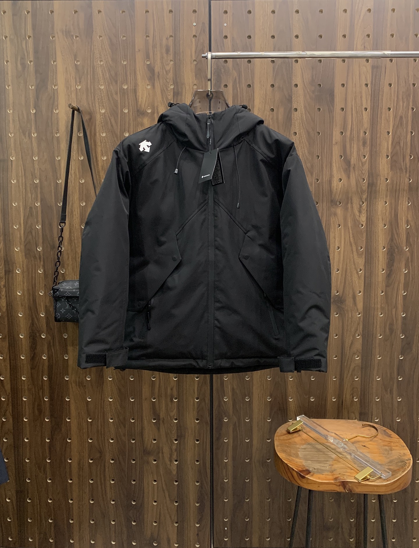 P迪桑特棉服25ss早秋【新品】秋冬专柜新款休闲棉服外套！超前卫设计风格 细腻舒适 穿着非常轻便不易起皱