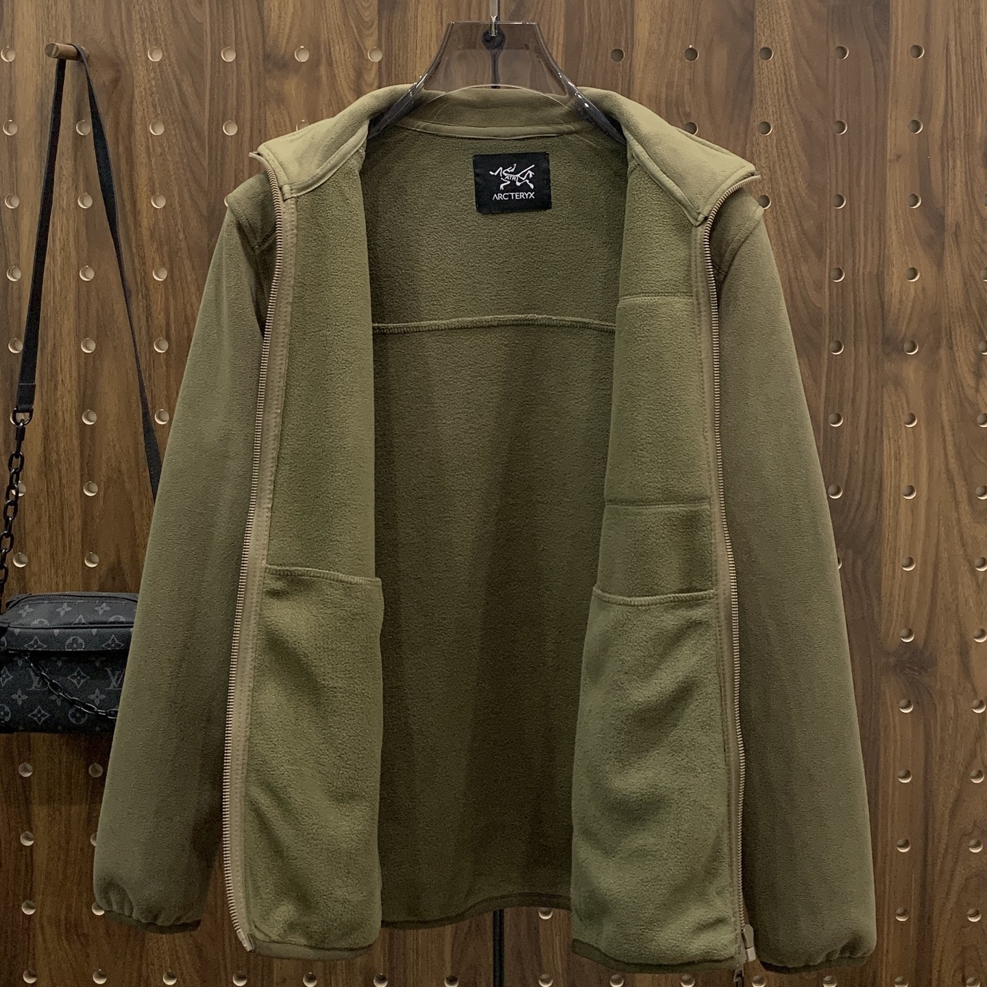 P始祖鸟摇粒绒外套25ss早秋【新品】秋冬专柜新款休闲外套！超前卫设计风格 细腻舒适 穿着非常轻便不易起