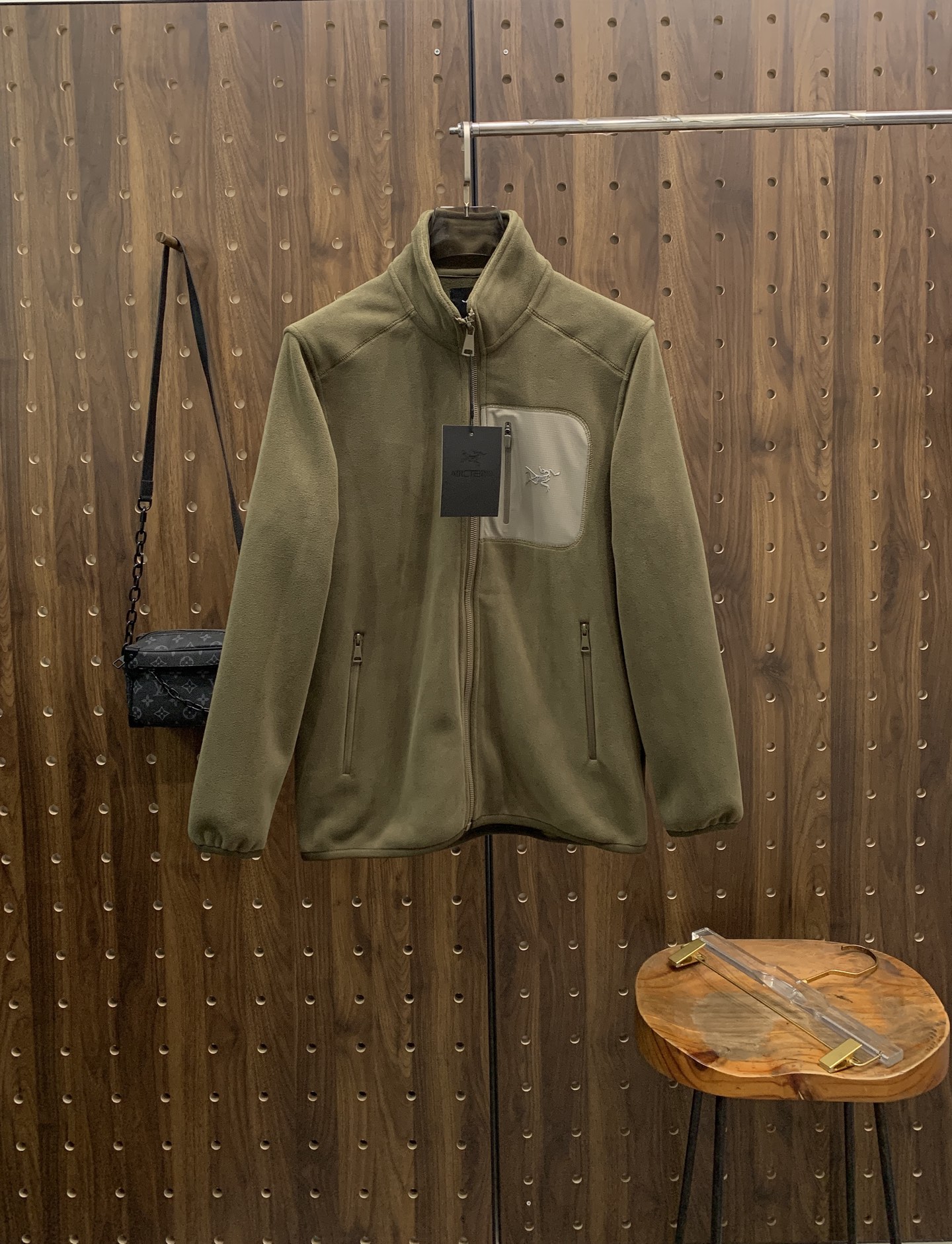 P始祖鸟摇粒绒外套25ss早秋【新品】秋冬专柜新款休闲外套！超前卫设计风格 细腻舒适 穿着非常轻便不易起