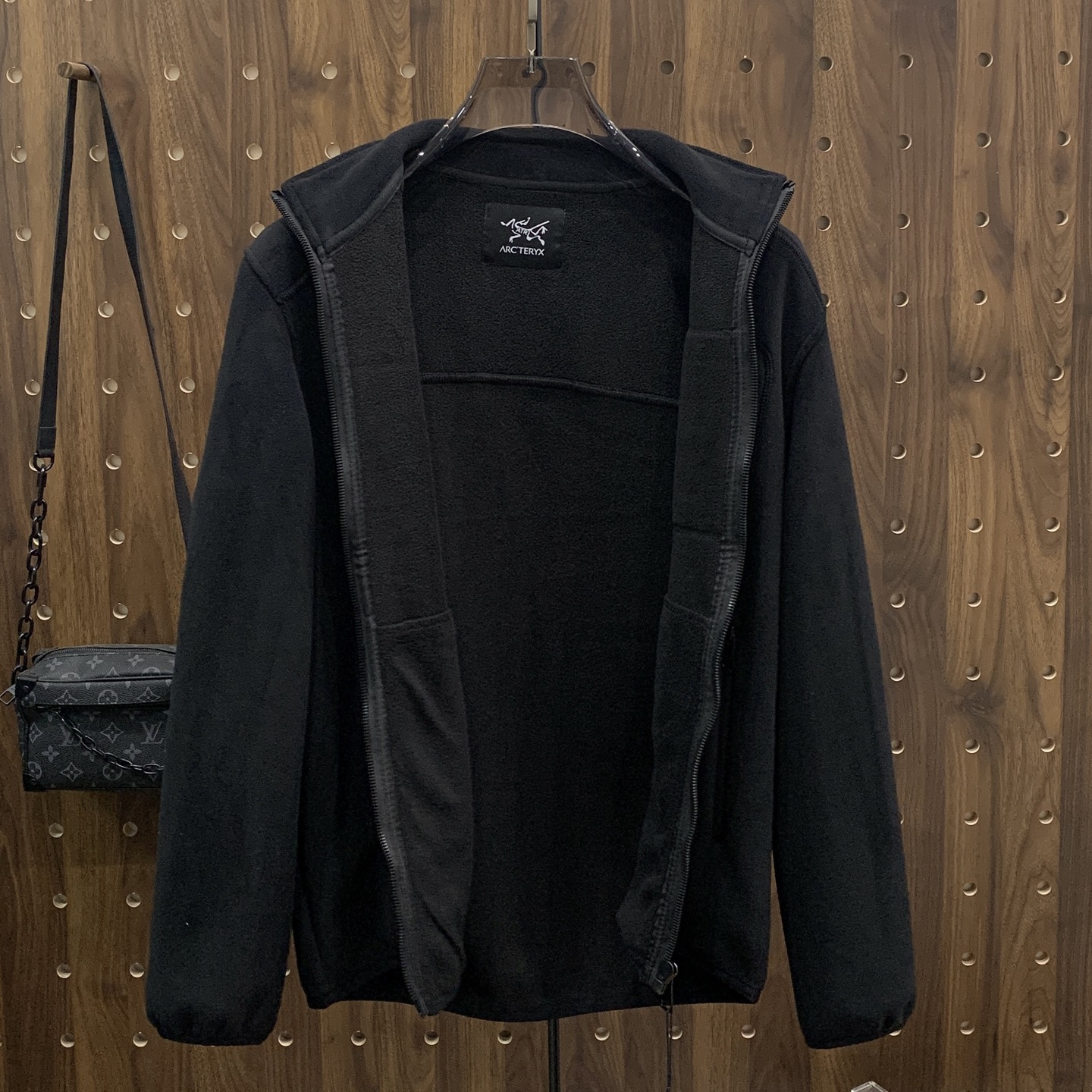 P始祖鸟摇粒绒外套25ss早秋【新品】秋冬专柜新款休闲外套！超前卫设计风格 细腻舒适 穿着非常轻便不易起