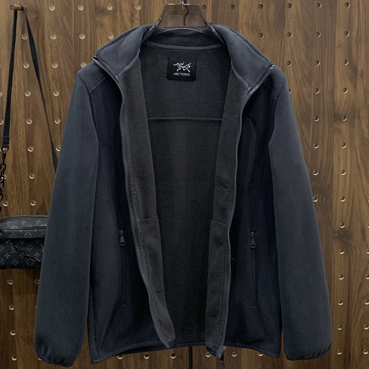 P始祖鸟摇粒绒外套25ss早秋【新品】秋冬专柜新款休闲外套！超前卫设计风格 细腻舒适 穿着非常轻便不易起