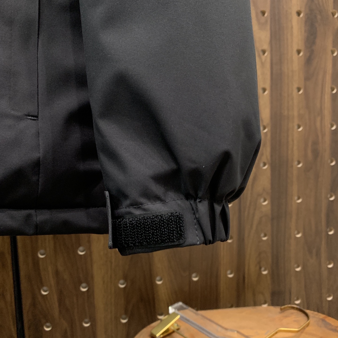 P凯乐石棉服25ss早秋【新品】秋冬专柜新款休闲棉服外套！超前卫设计风格 细腻舒适 穿着非常轻便不易起皱