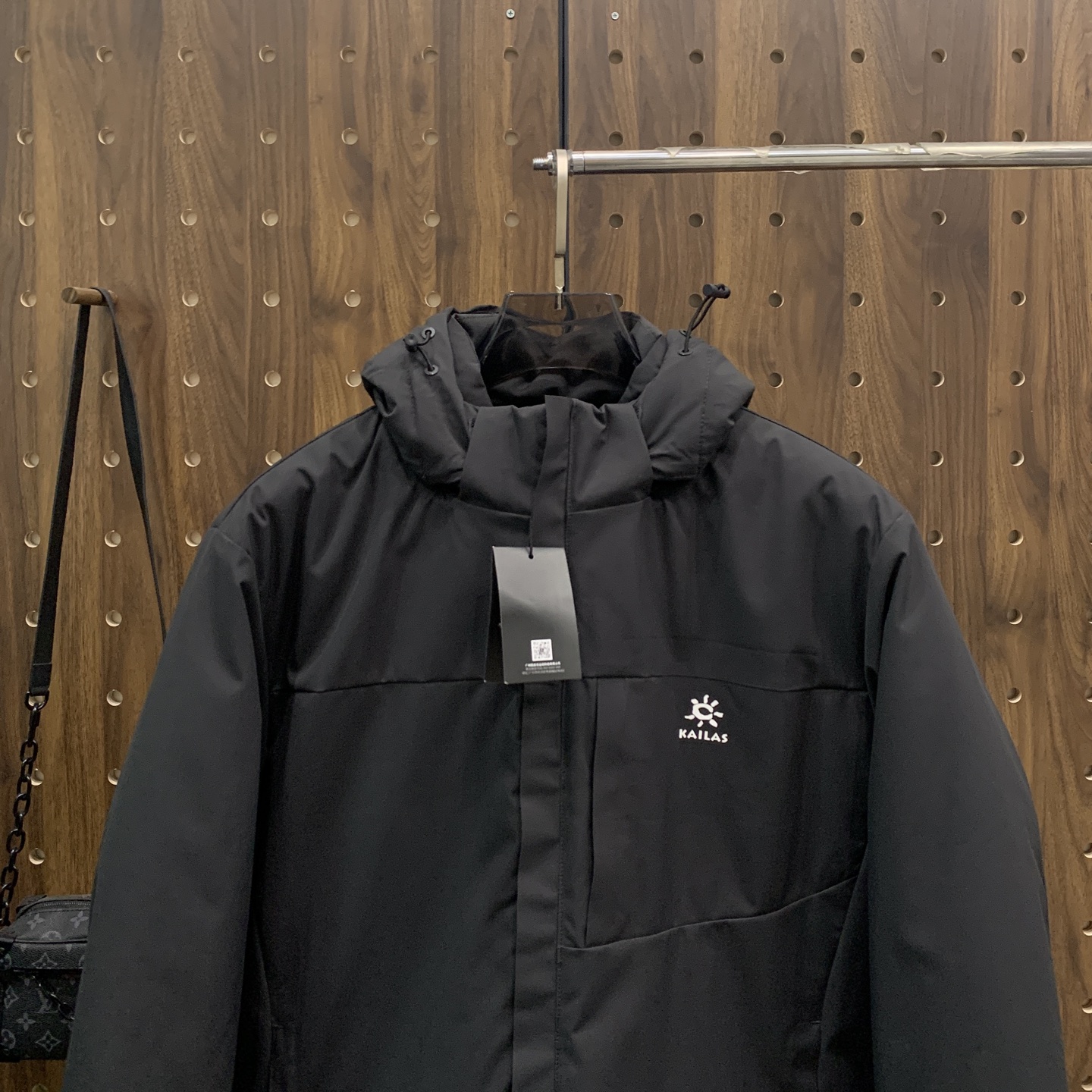 P凯乐石棉服25ss早秋【新品】秋冬专柜新款休闲棉服外套！超前卫设计风格 细腻舒适 穿着非常轻便不易起皱