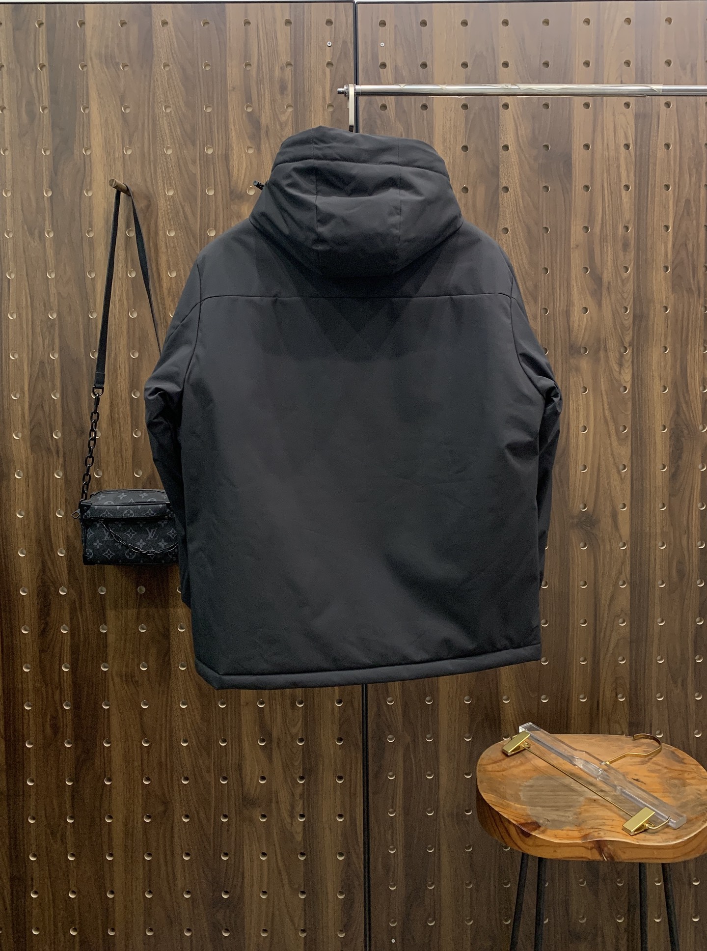 P凯乐石棉服25ss早秋【新品】秋冬专柜新款休闲棉服外套！超前卫设计风格 细腻舒适 穿着非常轻便不易起皱