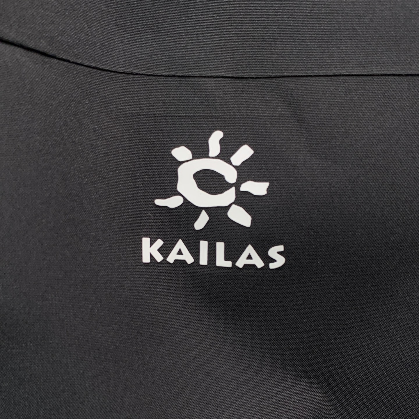 P凯乐石棉服25ss早秋【新品】秋冬专柜新款休闲棉服外套！超前卫设计风格 细腻舒适 穿着非常轻便不易起皱