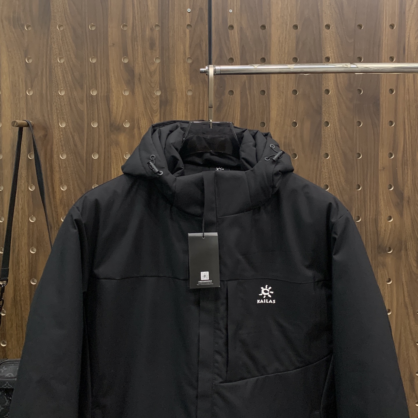 P凯乐石棉服25ss早秋【新品】秋冬专柜新款休闲棉服外套！超前卫设计风格 细腻舒适 穿着非常轻便不易起皱