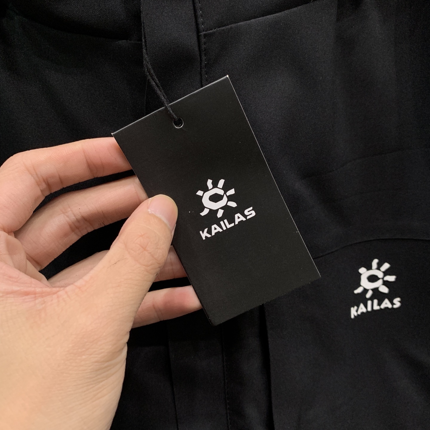 P凯乐石棉服25ss早秋【新品】秋冬专柜新款休闲棉服外套！超前卫设计风格 细腻舒适 穿着非常轻便不易起皱