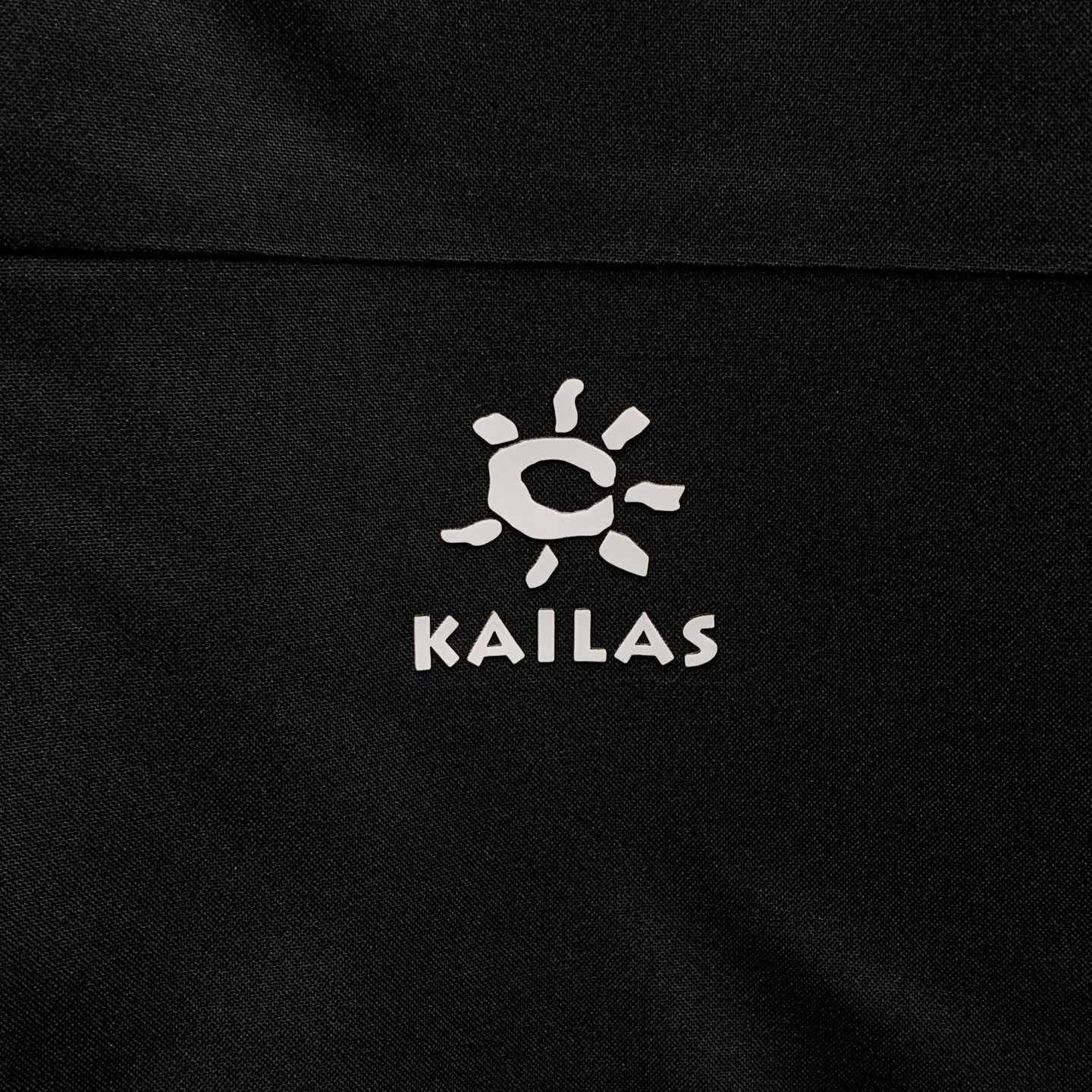 P凯乐石棉服25ss早秋【新品】秋冬专柜新款休闲棉服外套！超前卫设计风格 细腻舒适 穿着非常轻便不易起皱