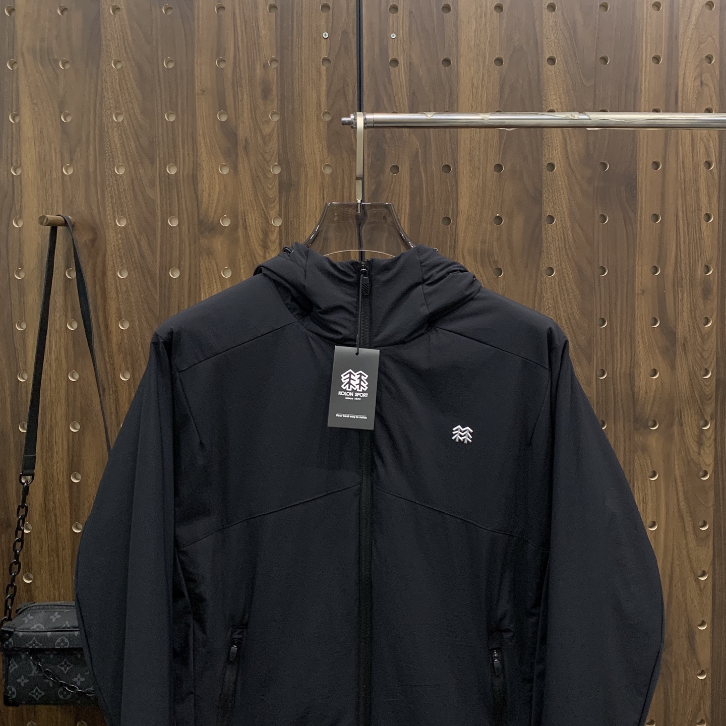 P可隆棉服25ss早秋【新品】秋冬专柜新款休闲棉服外套！超前卫设计风格 细腻舒适 穿着非常轻便不易起皱。