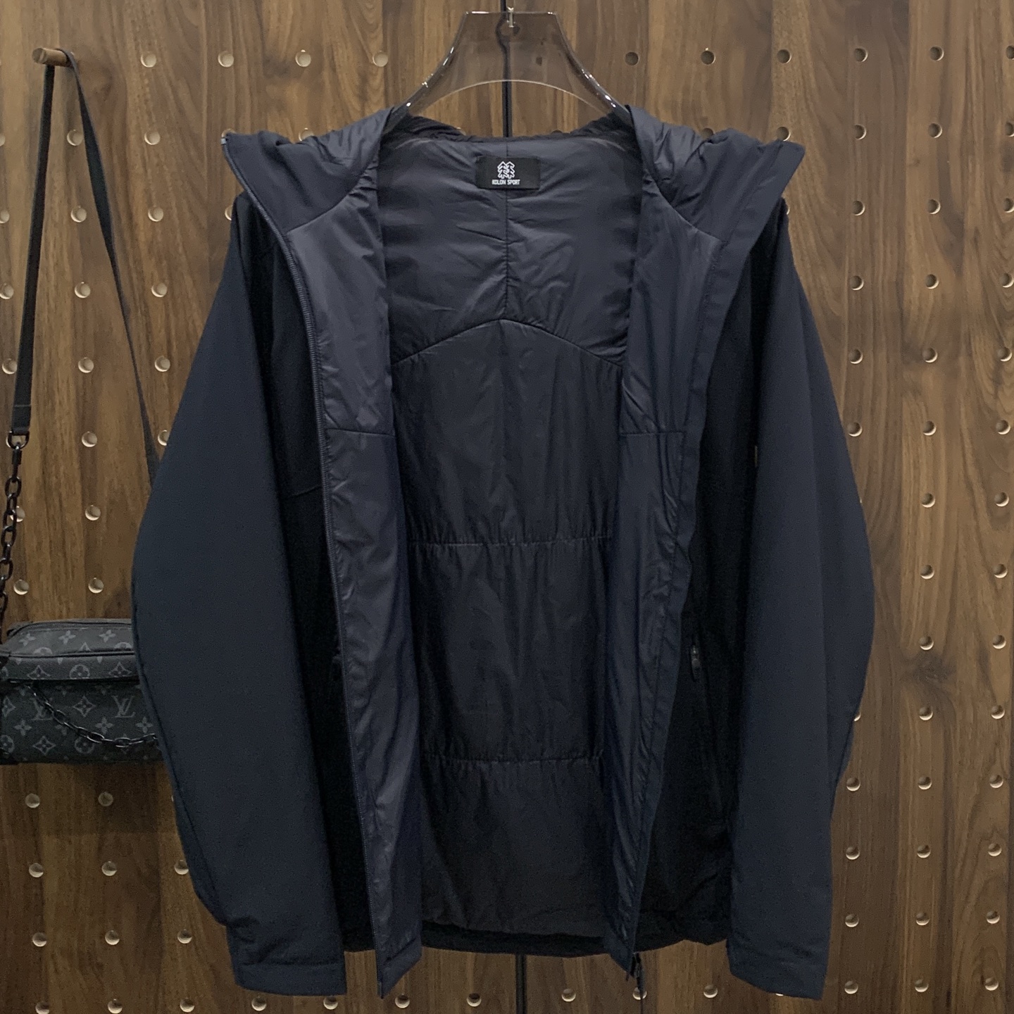 P可隆棉服25ss早秋【新品】秋冬专柜新款休闲棉服外套！超前卫设计风格 细腻舒适 穿着非常轻便不易起皱。