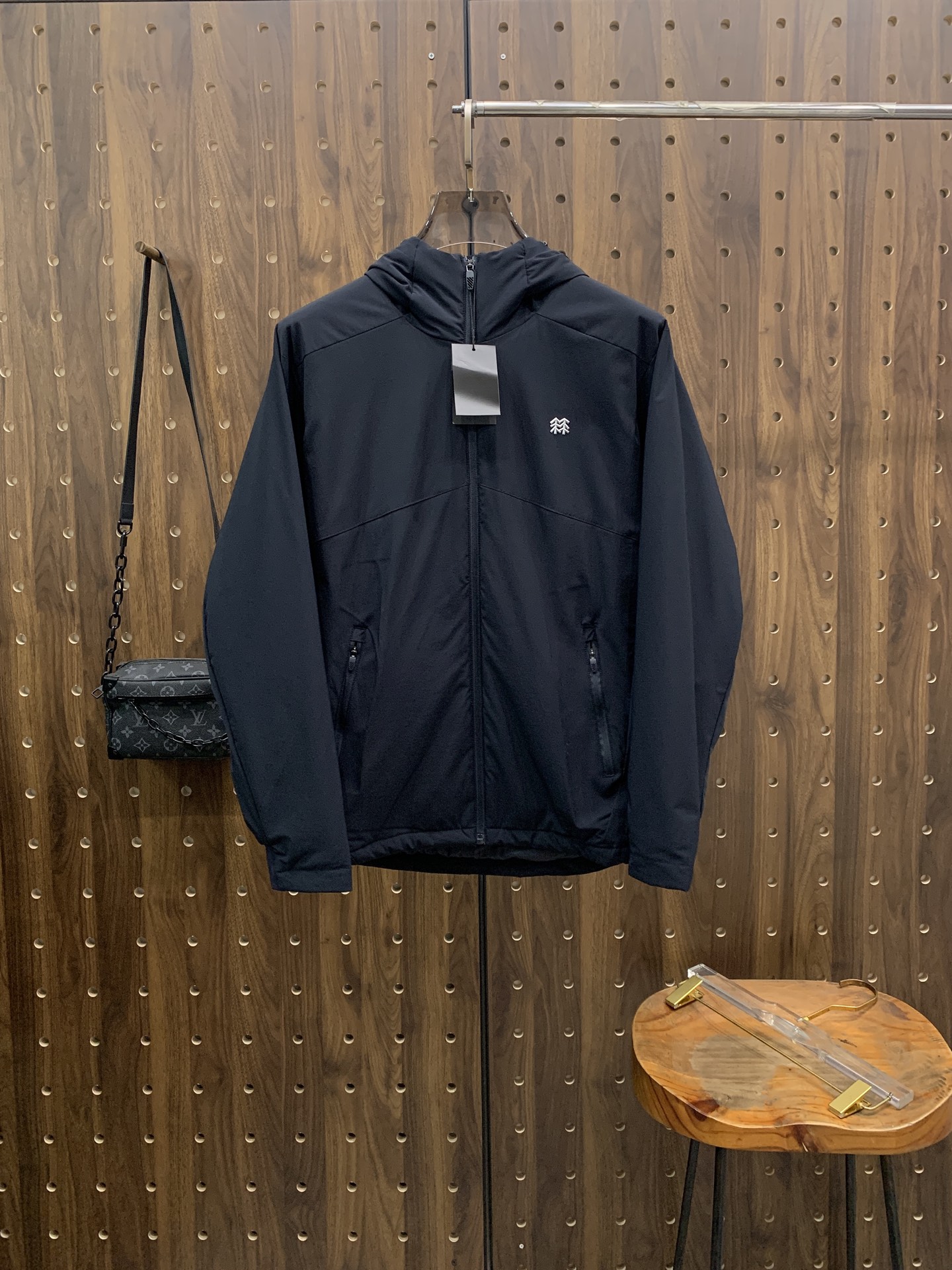 P可隆棉服25ss早秋【新品】秋冬专柜新款休闲棉服外套！超前卫设计风格 细腻舒适 穿着非常轻便不易起皱。