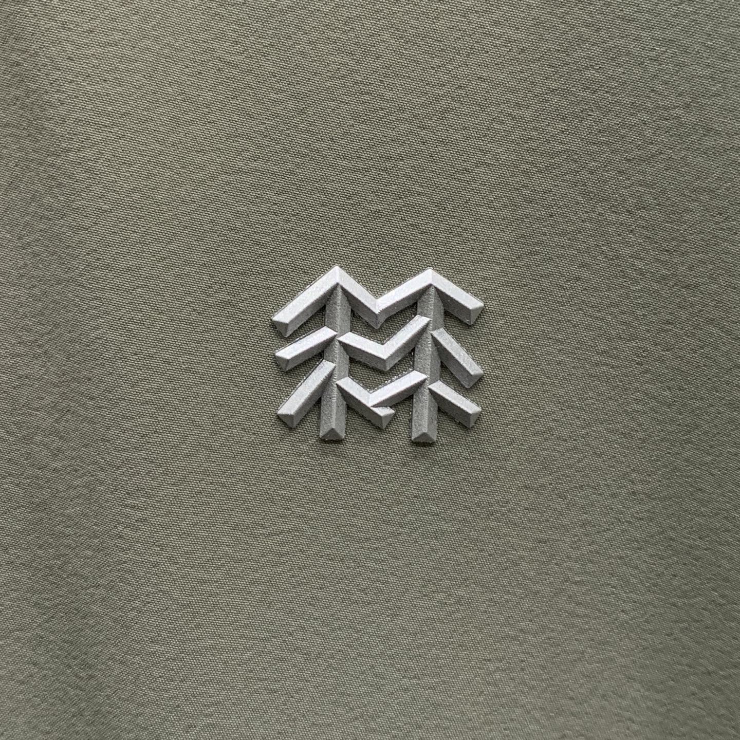 P可隆棉服25ss早秋【新品】秋冬专柜新款休闲棉服外套！超前卫设计风格 细腻舒适 穿着非常轻便不易起皱。