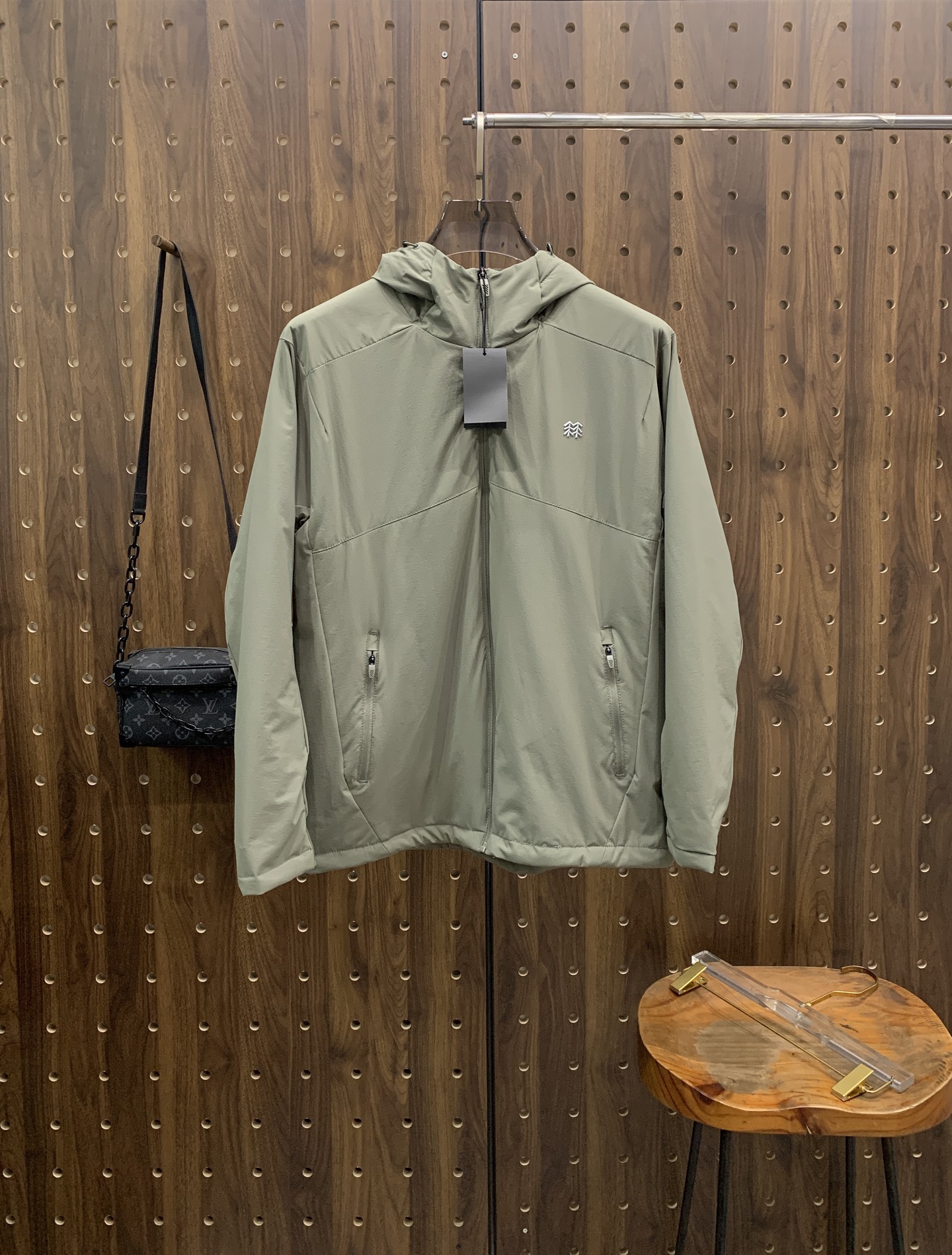 P可隆棉服25ss早秋【新品】秋冬专柜新款休闲棉服外套！超前卫设计风格 细腻舒适 穿着非常轻便不易起皱。
