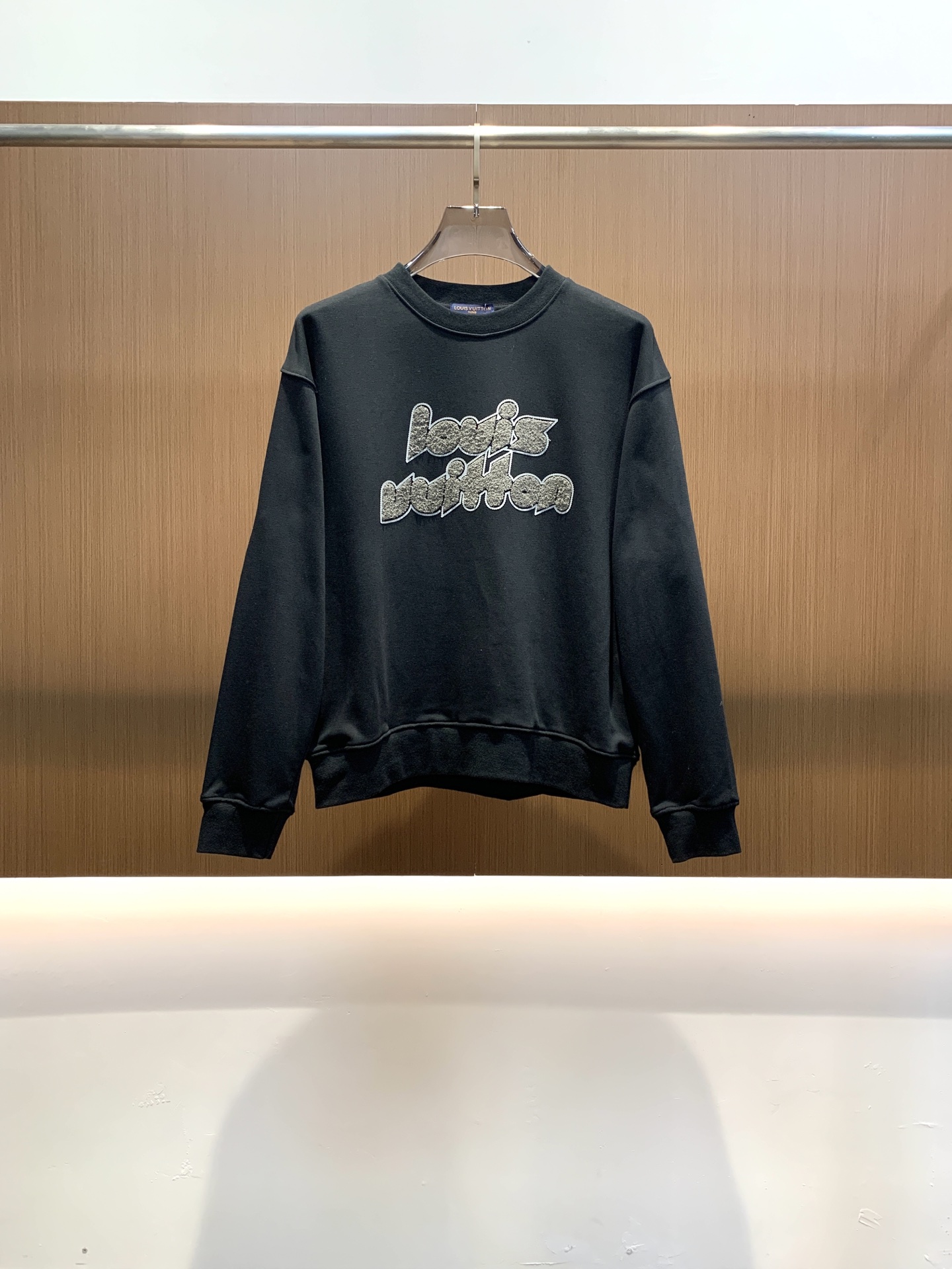 🌾 LV 25SS【新品】最新最顶级版本精美工艺圆领卫衣，最顶级的品质专柜原单套头衫，顶级制作工艺进口面