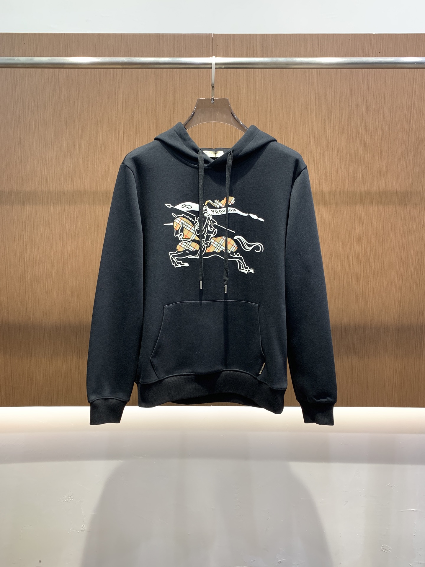 🌾巴宝莉25SS【新品】最新最顶级版本精美工艺连帽卫衣，最顶级的品质专柜原单套头衫，顶级制作工艺进口面料