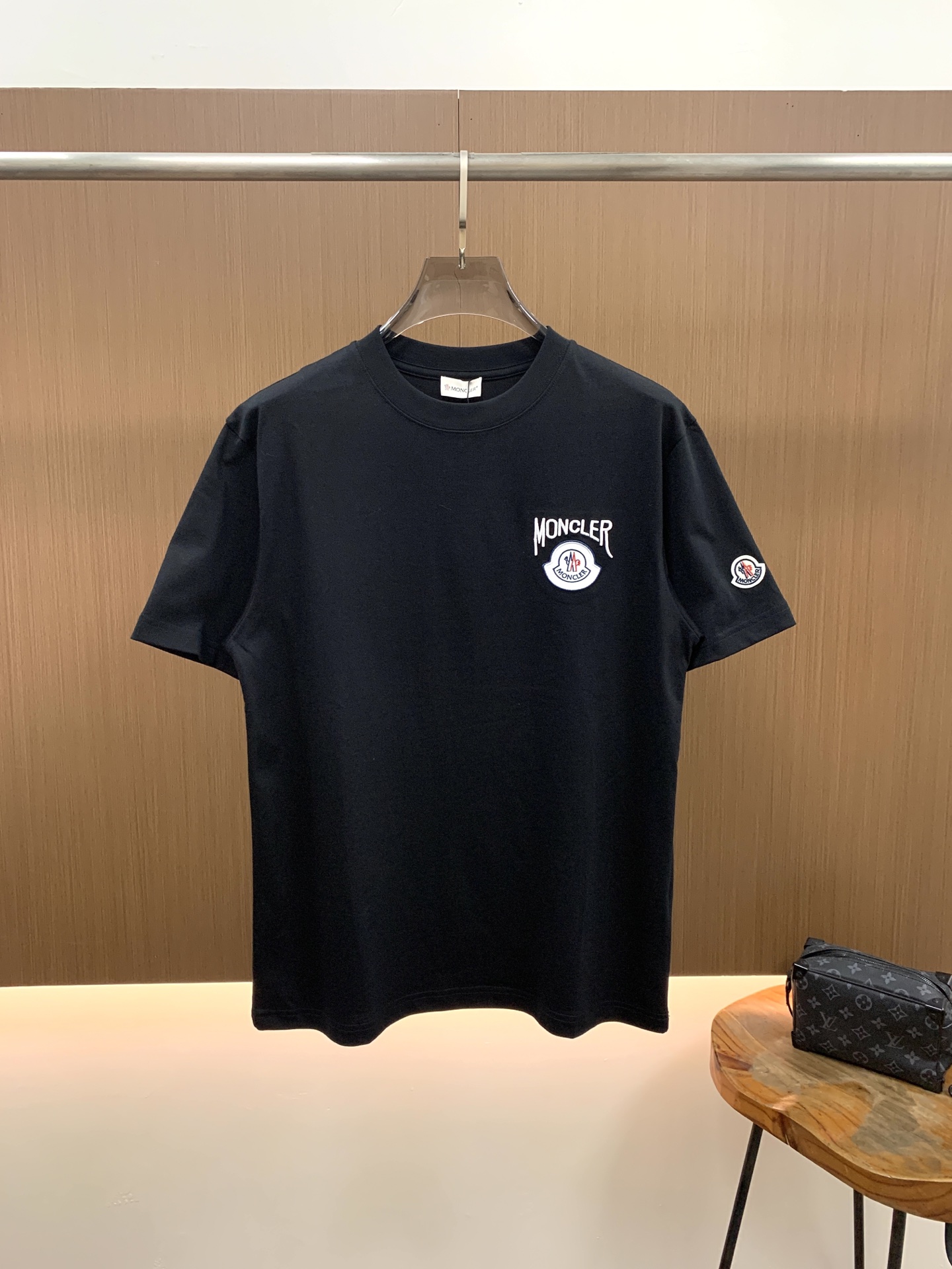 P蒙口2026春夏新款首发专柜最新款短袖圆领T恤 高端订制 设计前卫时尚！品牌logo重工艺设计 高端定
