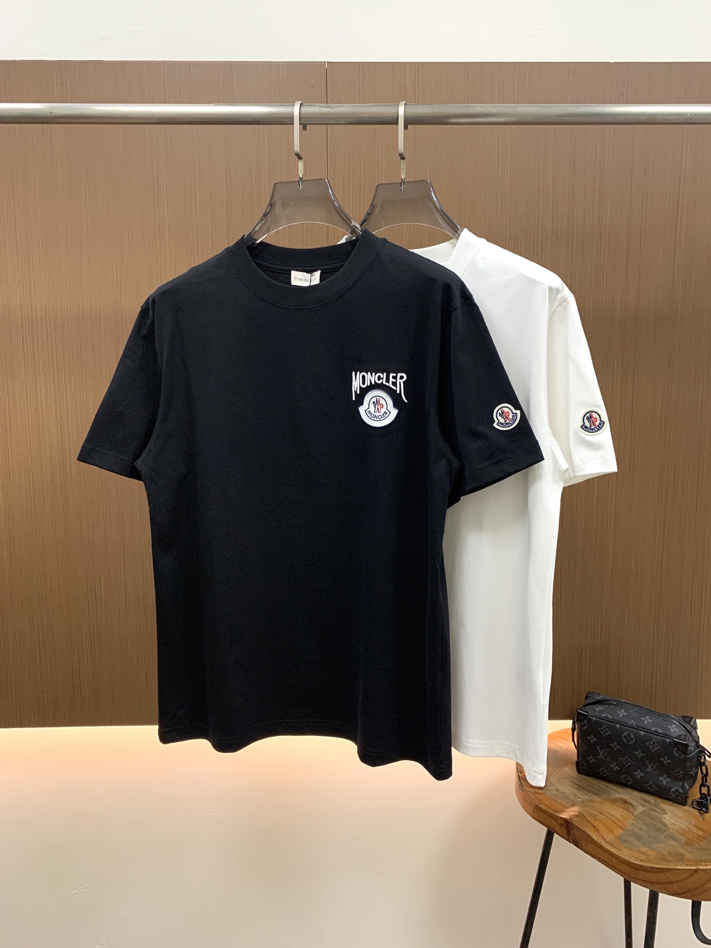P蒙口2026春夏新款首发专柜最新款短袖圆领T恤 高端订制 设计前卫时尚！品牌logo重工艺设计 高端定