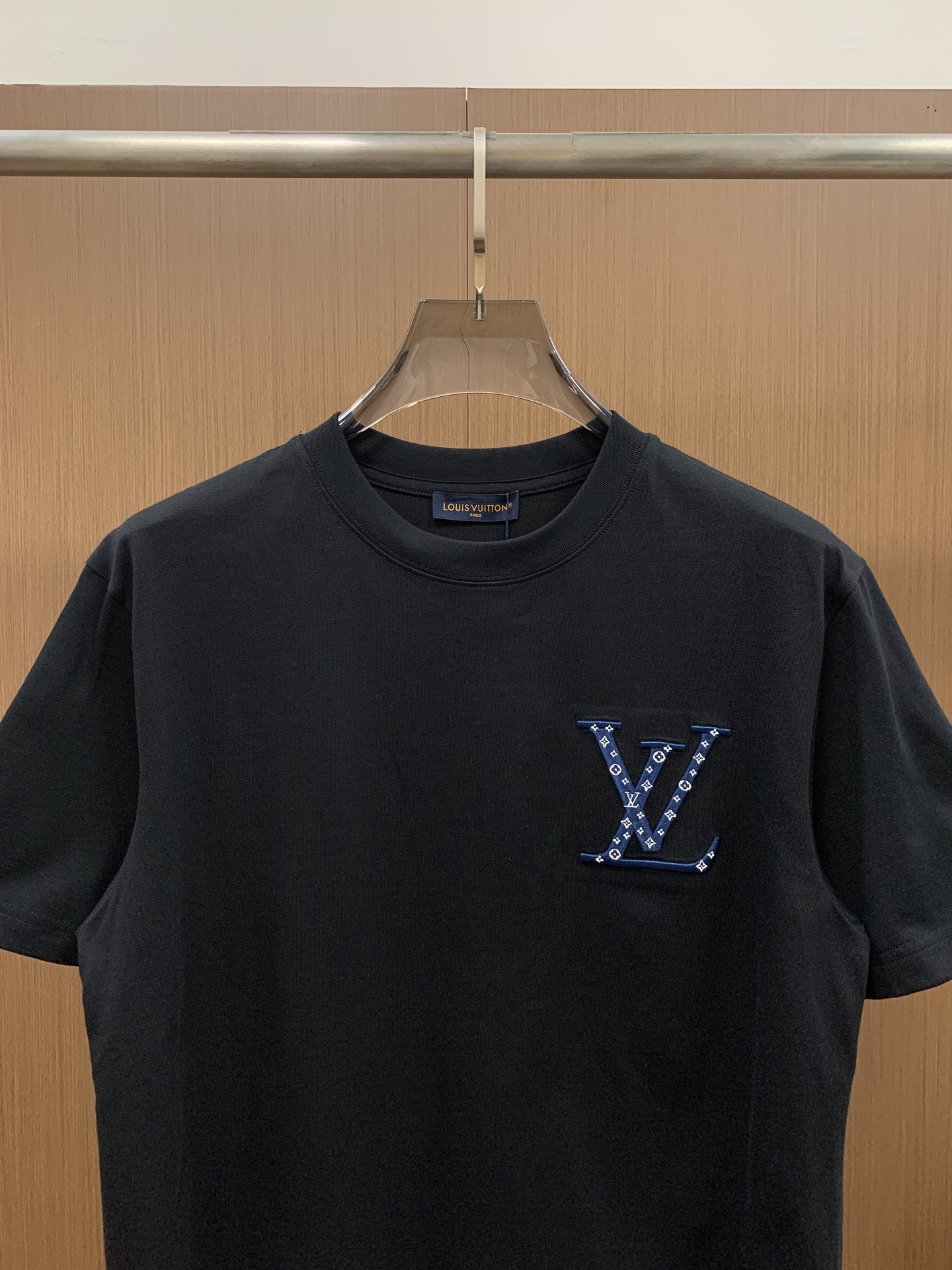 PLV2026春夏新款首发专柜最新款短袖圆领T恤 高端订制 设计前卫时尚！品牌logo重工艺设计 高端定
