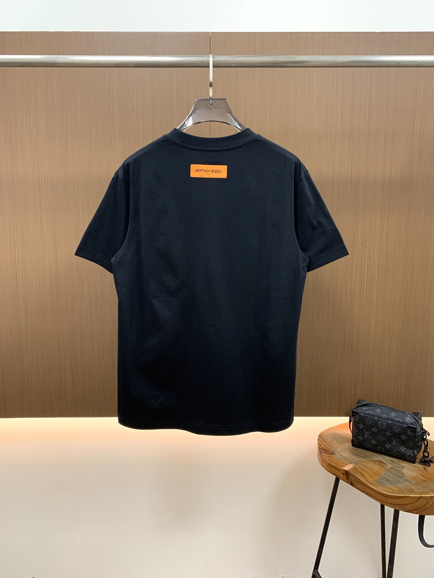 PLV2026春夏新款首发专柜最新款短袖圆领T恤 高端订制 设计前卫时尚！品牌logo重工艺设计 高端定