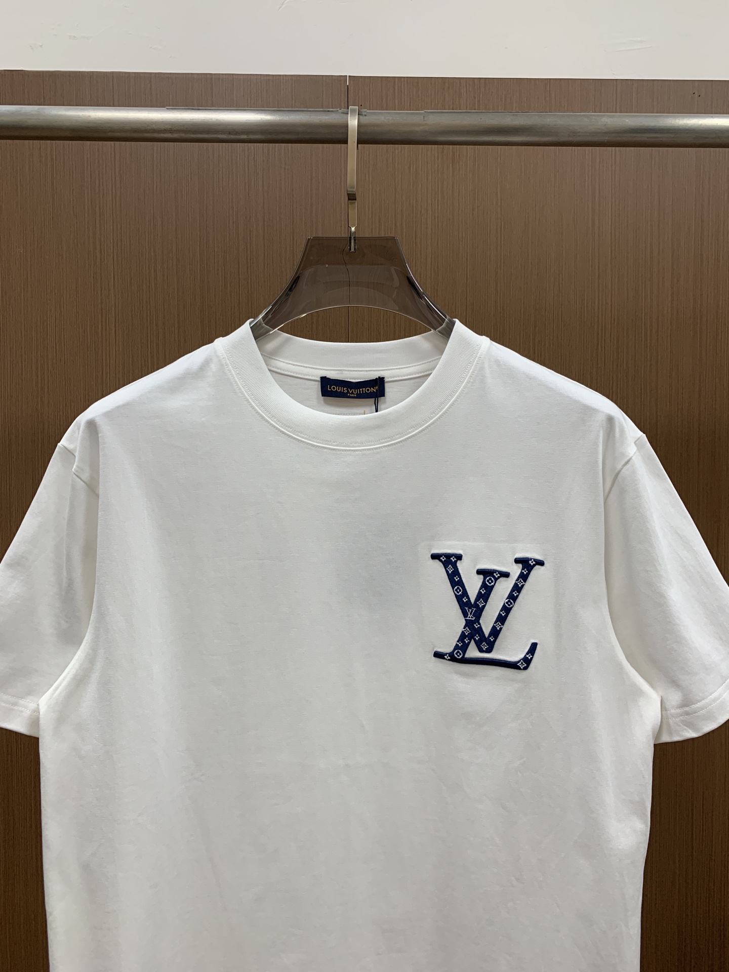 PLV2026春夏新款首发专柜最新款短袖圆领T恤 高端订制 设计前卫时尚！品牌logo重工艺设计 高端定