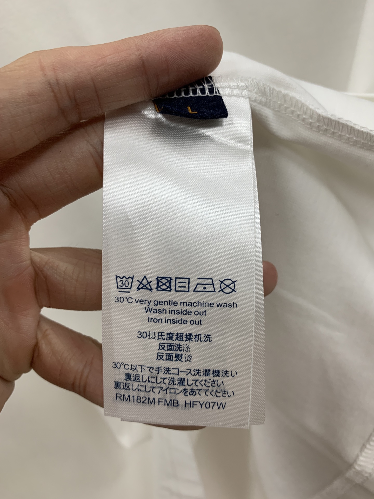 PLV2026春夏新款首发专柜最新款短袖圆领T恤 高端订制 设计前卫时尚！品牌logo重工艺设计 高端定