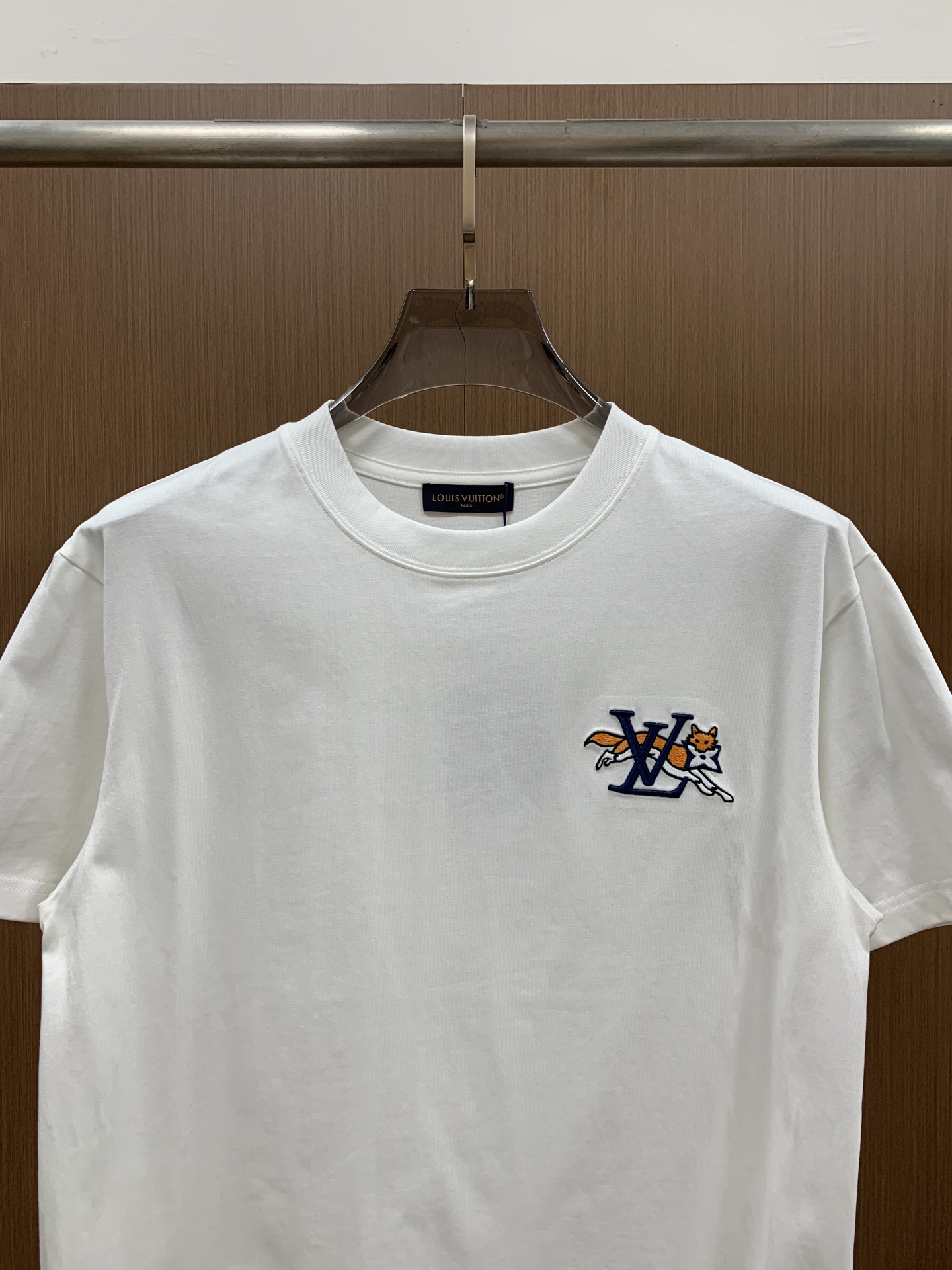 PLV2026春夏新款首发专柜最新款短袖圆领T恤 高端订制 设计前卫时尚！品牌logo重工艺设计 高端定