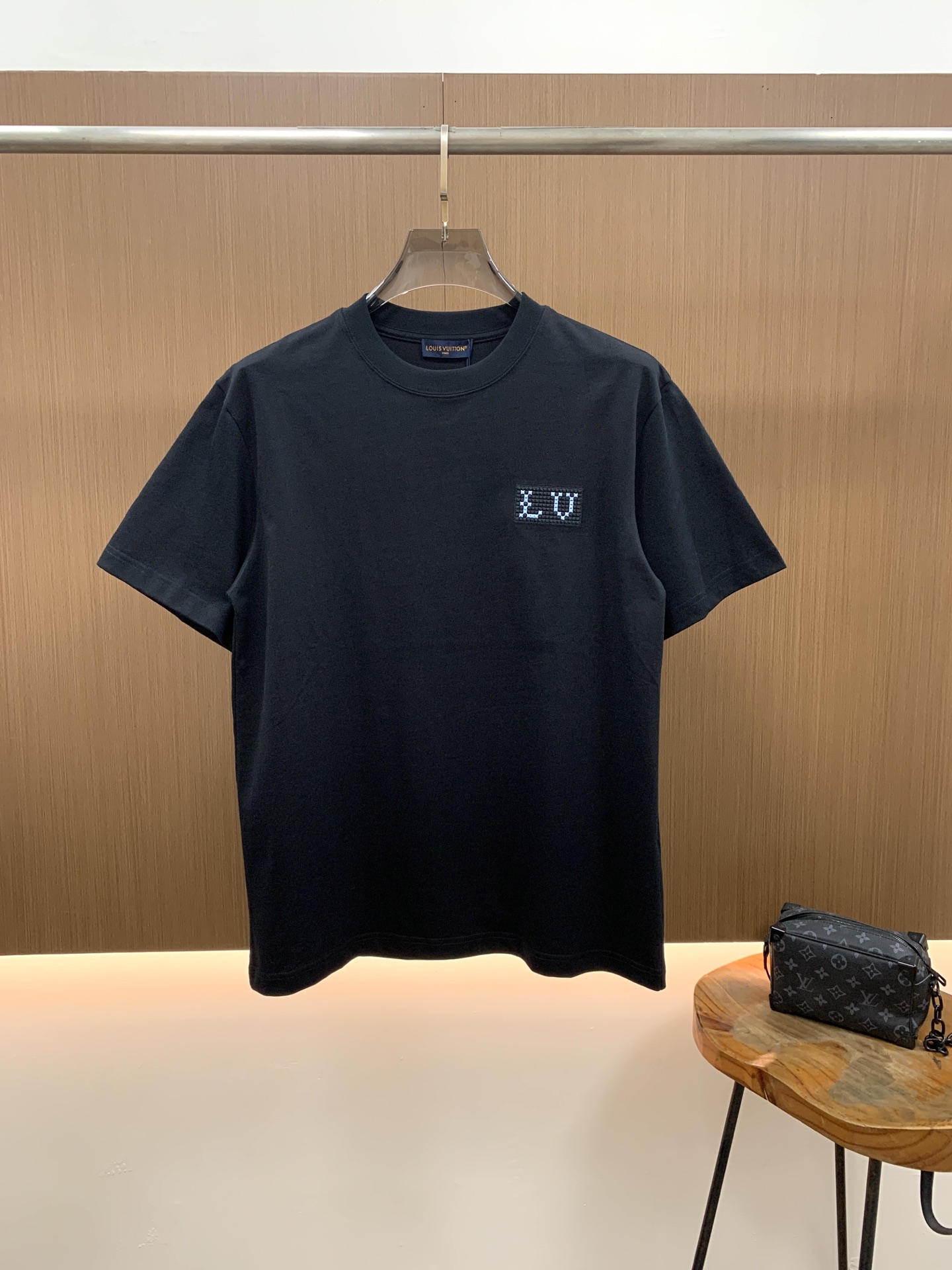 PLV2026春夏新款首发专柜最新款短袖圆领T恤 高端订制 设计前卫时尚！品牌logo重工艺设计 高端定