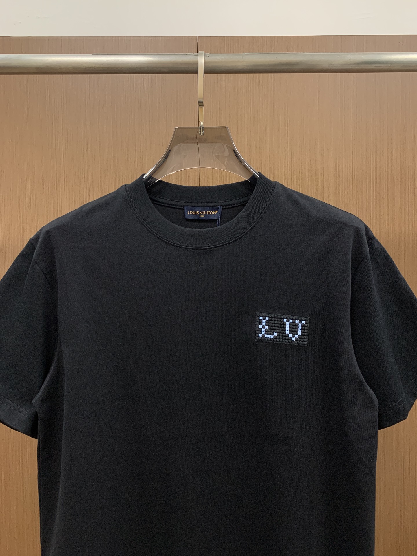 PLV2026春夏新款首发专柜最新款短袖圆领T恤 高端订制 设计前卫时尚！品牌logo重工艺设计 高端定