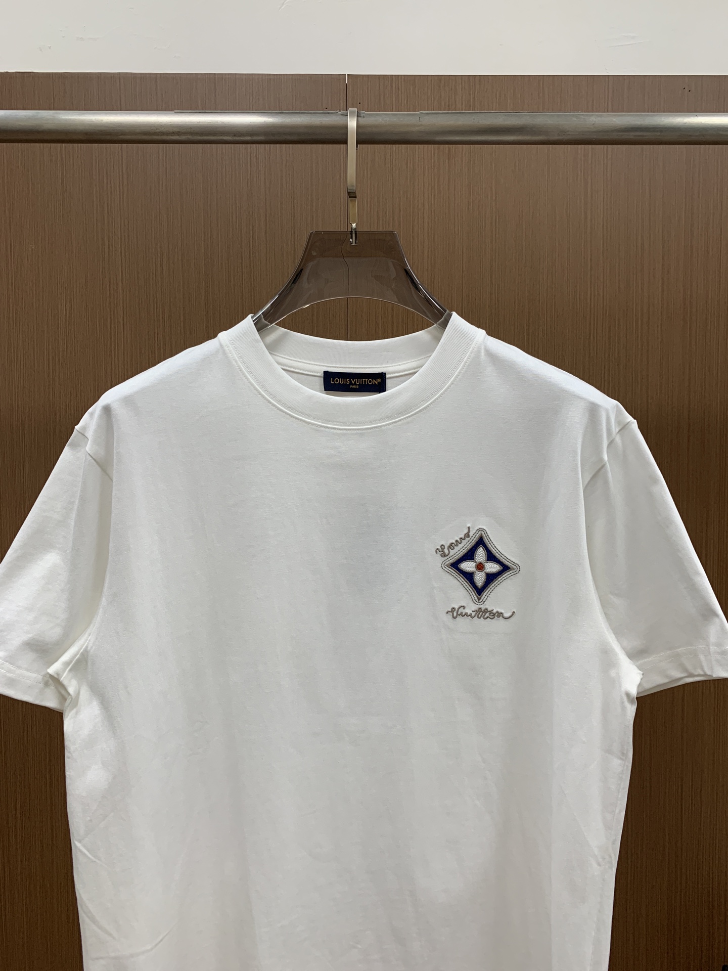 PLV2026春夏新款首发专柜最新款短袖圆领T恤 高端订制 设计前卫时尚！品牌logo重工艺设计 高端定