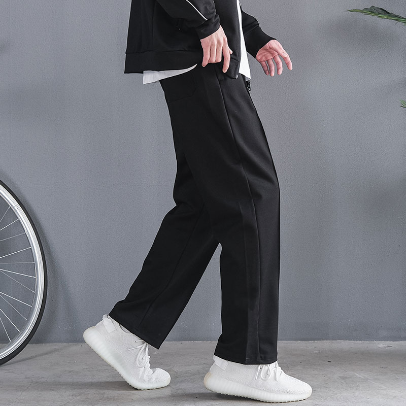 售价:60💰海南免税篇❇️市场最高版(专柜热销款,博主直销)代购品质
【品牌】: 阿迪达斯
【款号】: MM-8855长裤薄
【尺码】: M-3XL
【颜色】: 黑色，灰色，
【面料】: 锦棉罗马 ，绣标，
即转即卖 ，做工精细无线头,休闲运动必备.市面最高品质！ 即转即卖.
