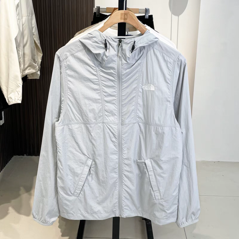 售价:80💰海南免税篇❇️市场最高版(专柜热销款,博主直销)代购品质
【品牌】:  北面
【款号】:  NFOA8EZ-Y21皮薄
【尺码】:  M-2XL
【颜色】:  黑色，灰色，绿色，咖啡色，
【面料】:  尼龙 ，绣标
即转即卖 ，做工精细无线头,休闲运动必备.市面最高品质！即转即卖.