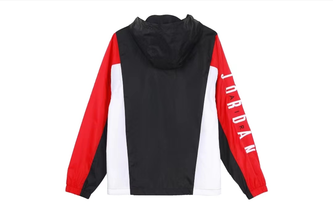 供货价:80💰『泉州贸易货』精选市场爆品,深秋必入款,原包装+原吊牌 🔥🔥专柜质量  🔥稳定货足 主推👉
【品牌】: 乔丹
【款号】: CV2241-100风薄
【尺码】: S-2XL
【颜色】: 黑色，白色，
【面料】:塔丝隆，绣标，
即转即卖 ，做工精细无线头,休闲运动必备.市面最高品质！即转即卖.