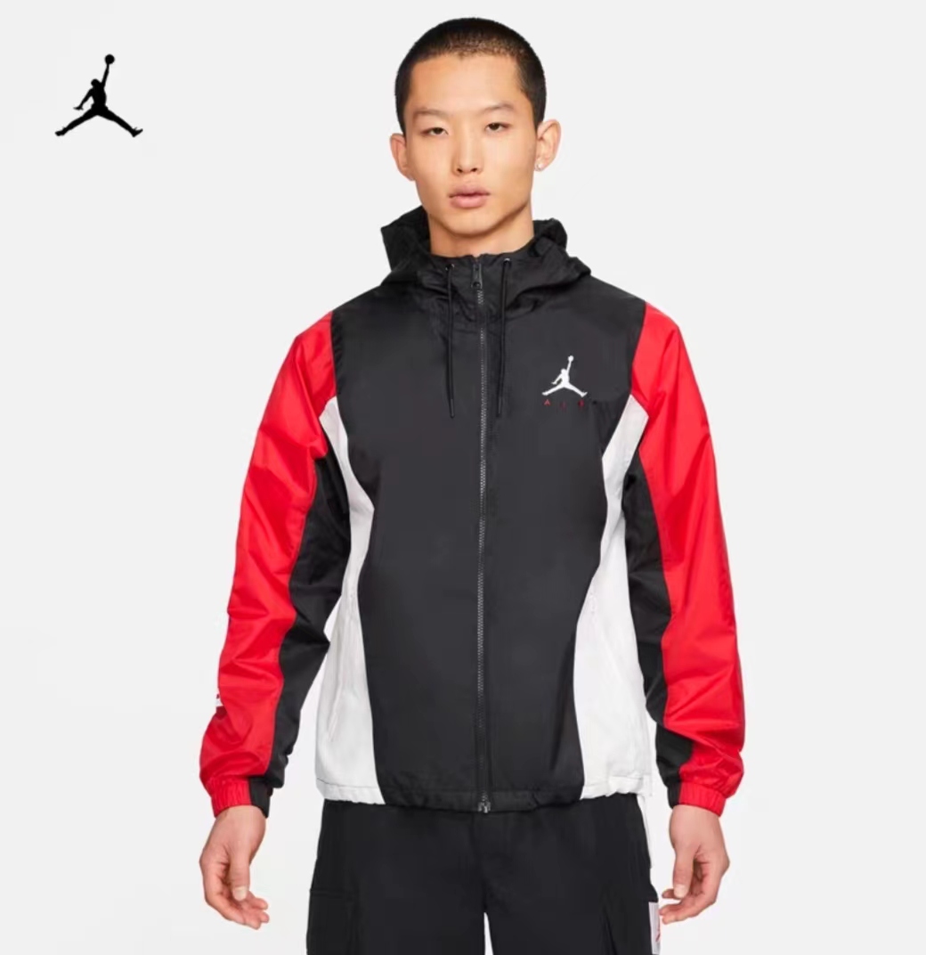 供货价:80💰『泉州贸易货』精选市场爆品,深秋必入款,原包装+原吊牌 🔥🔥专柜质量  🔥稳定货足 主推👉
【品牌】: 乔丹
【款号】: CV2241-100风薄
【尺码】: S-2XL
【颜色】: 黑色，白色，
【面料】:塔丝隆，绣标，
即转即卖 ，做工精细无线头,休闲运动必备.市面最高品质！即转即卖.