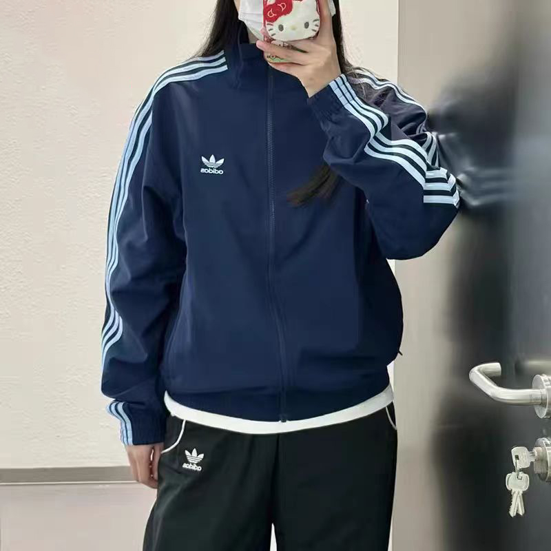 同图不同版，冲🐮货，随意对比 「韩国订单篇」售价:179💰好物推荐版☯️外企文化订单高端货,三标齐全
【品牌】: 三叶草
【款号】: YF-2466风薄
【尺码】: S-2XL
【颜色】: 黑色，藏青色，紫色，
【面料】: 绣标
即转即卖 ，做工精细无线头,休闲运动必备.市面最高品质！ 即转即卖.
