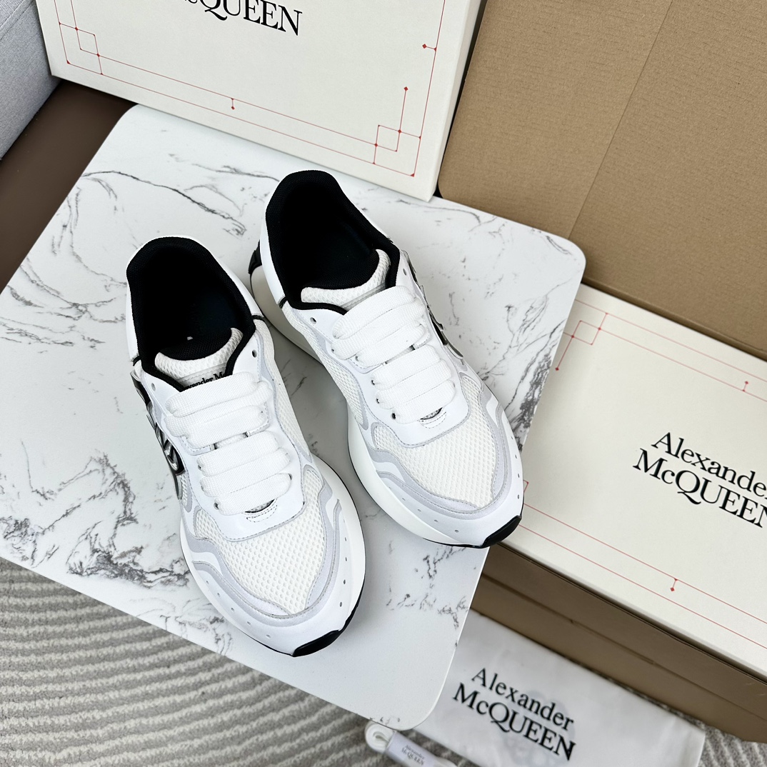 Alexander McQueen Zapatos Zapatillas deportivas Blanco Universal para hombres y mujeres Mujeres Cuero de vaca Laca Colección primavera