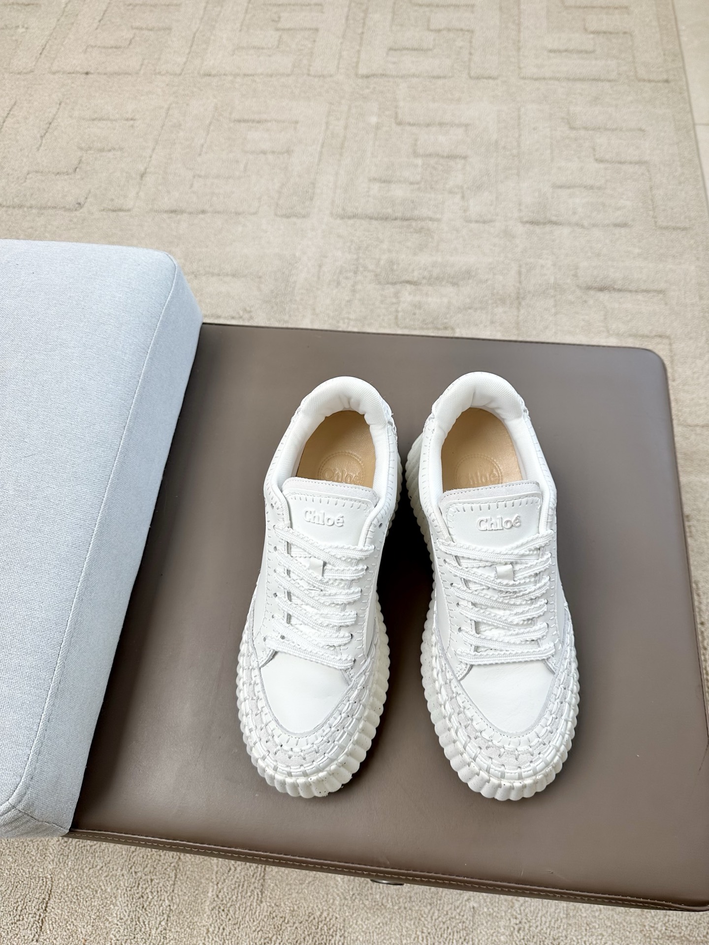 NO:423196,Exclusive quality, Chloe hand-stitched casual shoes | The perfect encounter between comfort and fashion!  Exclusive upgraded version, using the original private model high-density foam sole, ultra-light, generous and high-end, allowing you to easily have long legs!  Artificial Goodyear threading, each stitch is carefully sewn to ensure that the shoe body is stable and durable, accompanying you through a long time. The selected high-quality materials are consistent with the original Chloe craftsmanship, with delicate texture and durability. The simple and elegant design is easy to match with various styles. Whether it is commuting to work or leisure travel, you can become the focus of the crowd. How can you miss a pair of comfortable and fashionable shoes when walking in the world?  Chloe hand-stitched casual shoes, you deserve it!  Size 35-39 Standard size 40 can be customized Heel height 6.8 cm Fabric Cowhide Ten Beef tendon splicing design, casual shoes/sports shoes, chloe, loewe, sneakers, cowhide19860909品质独家,Chloe 手工缝线休闲鞋 | 舒适与时尚的完美邂逅！ 独家升级版,采用原版私模高密度发泡鞋底,超轻便,大方增高,让你轻松拥有大长腿！人工固特异手法穿线,每一针每一线都经过精心缝制,确保鞋身稳固耐穿,陪你走过漫长岁月. 精选优质材质,与 Chloe 原版工艺一致,质感细腻,经久耐看.简约大方的设计,轻松搭配各种风格,无论是通勤上班还是休闲出游,都能让你成为人群中的焦点. 行走江湖,怎能少了一双舒适又时尚的鞋？Chloe 手工缝线休闲鞋,你值得拥有！ 码数35-39 标准码 40可以定制 跟高6.8厘米 面料牛皮十牛筋拼接设计,休闲鞋/运动鞋,chloe,loewe,sneakers,cowhide,Women's Shoes