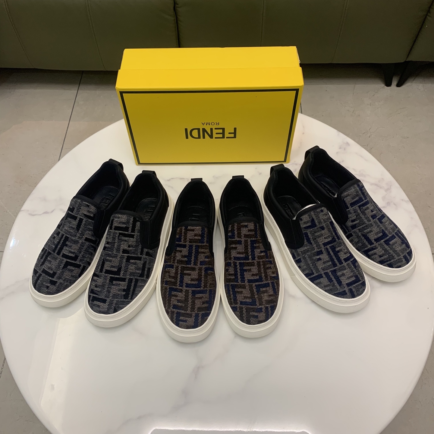 NO:273171,(The first choice for ordering is good) F-home new products are on the market, imported concave and convex tarp cloth, classic diamond pattern F-home craftsmanship, high-end and atmospheric, comfortable to wear, versatile and three-dimensional, available in 3 colors, size 38-44 (37.45, customizable, return and exchange), fendi,19860909（绒里、皮里首选下单备注好）F家新品上市,进口凹凸容面防水布布,经典菱格花纹F家工艺,,高端大气上档次,上脚舒适,穿着百搭,立体感十足,3色可选 ,尺码38-44（37.45、可订做 退换不了）,,fendi,Men's shoes