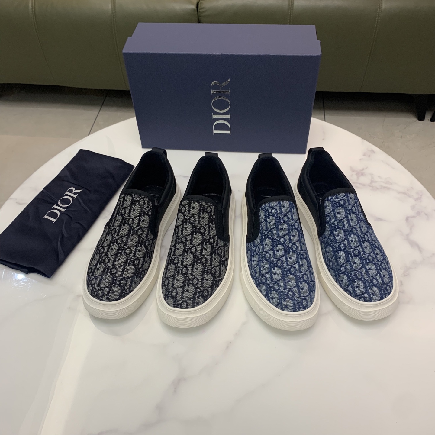 NO:273174,(The first choice for ordering is good) D Home's new product is on the market, full-layer calfskin with water-dyed denim, classic diamond pattern D Home craftsmanship, high-end, atmospheric, comfortable to wear, versatile, full of three-dimensionality, black and blue 2 colors available, size 38-44 (37.45, custom made, return and exchange), dior, cowhide,19860909（绒里、皮里首选下单备注好）D家新品上市,全头层小牛皮配水染牛仔布,经典菱格花纹D家工艺,,高端大气上档次,上脚舒适,穿着百搭,立体感十足,黑蓝2色可选 ,尺码38-44（37.45、可订做 退换不了）,,dior,cowhide,Men's shoes