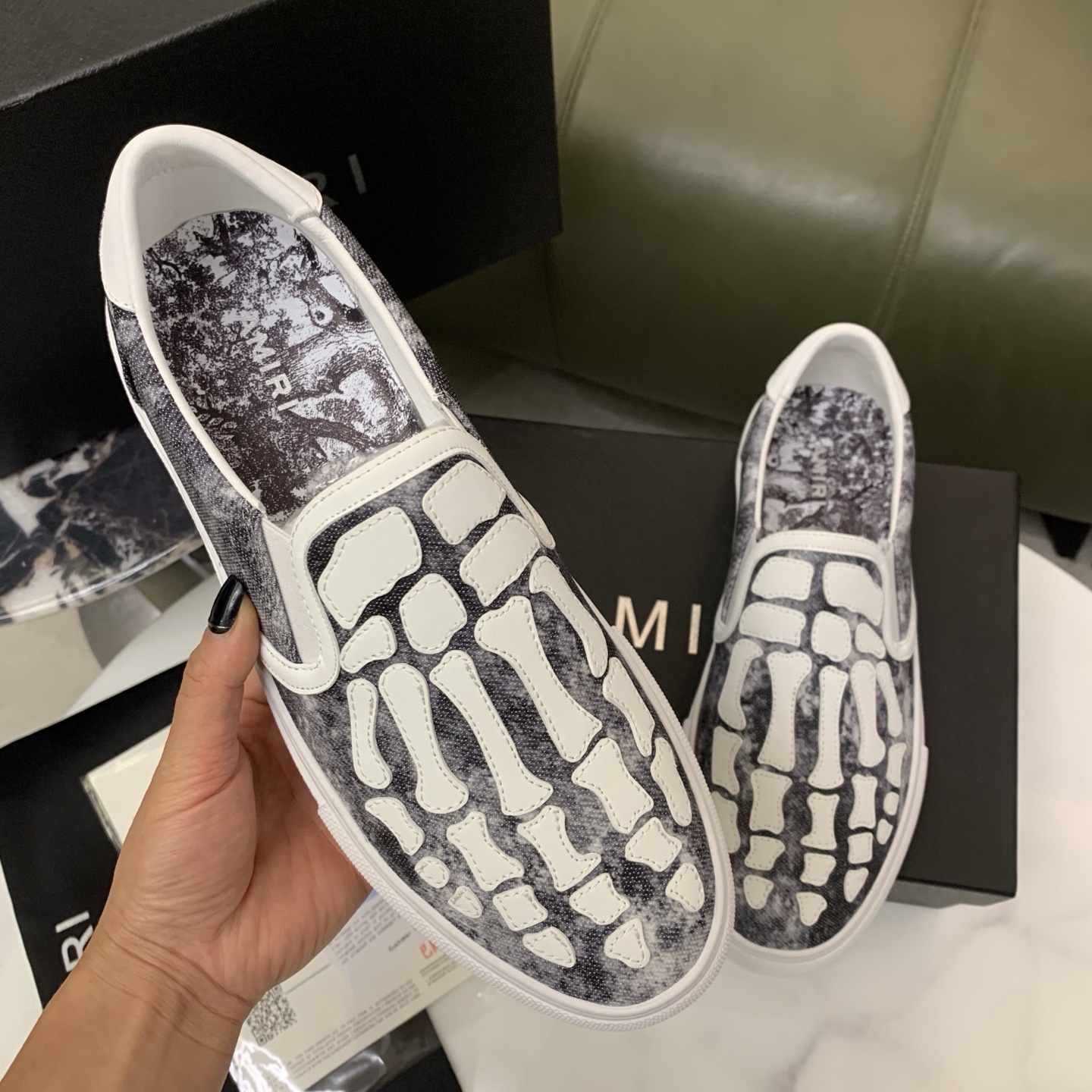 AMIRI Men's Bone Design Leather Slip-On Loafers, Stylish and Comfortable 6 i1744094715575 612 0 4