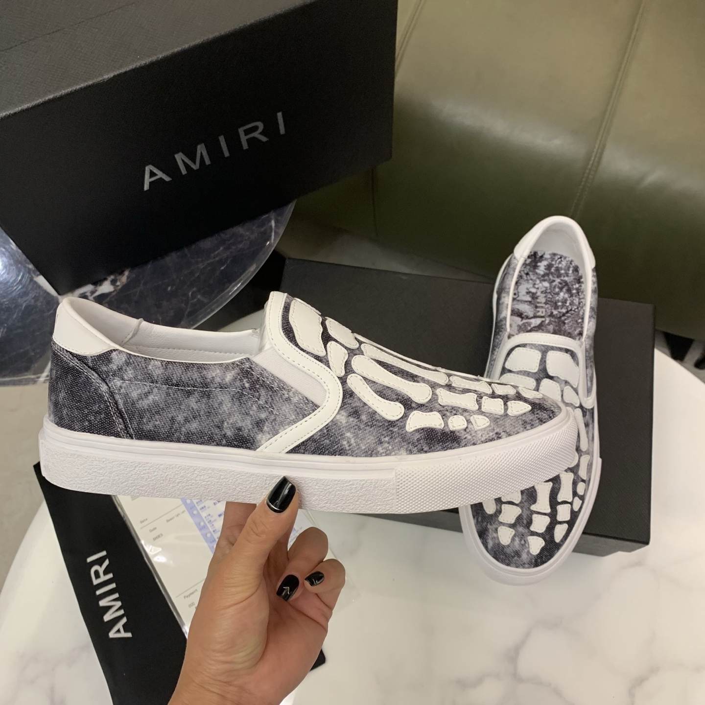 AMIRI Men's Bone Design Leather Slip-On Loafers, Stylish and Comfortable 8 i1744094715730 9759 0 6